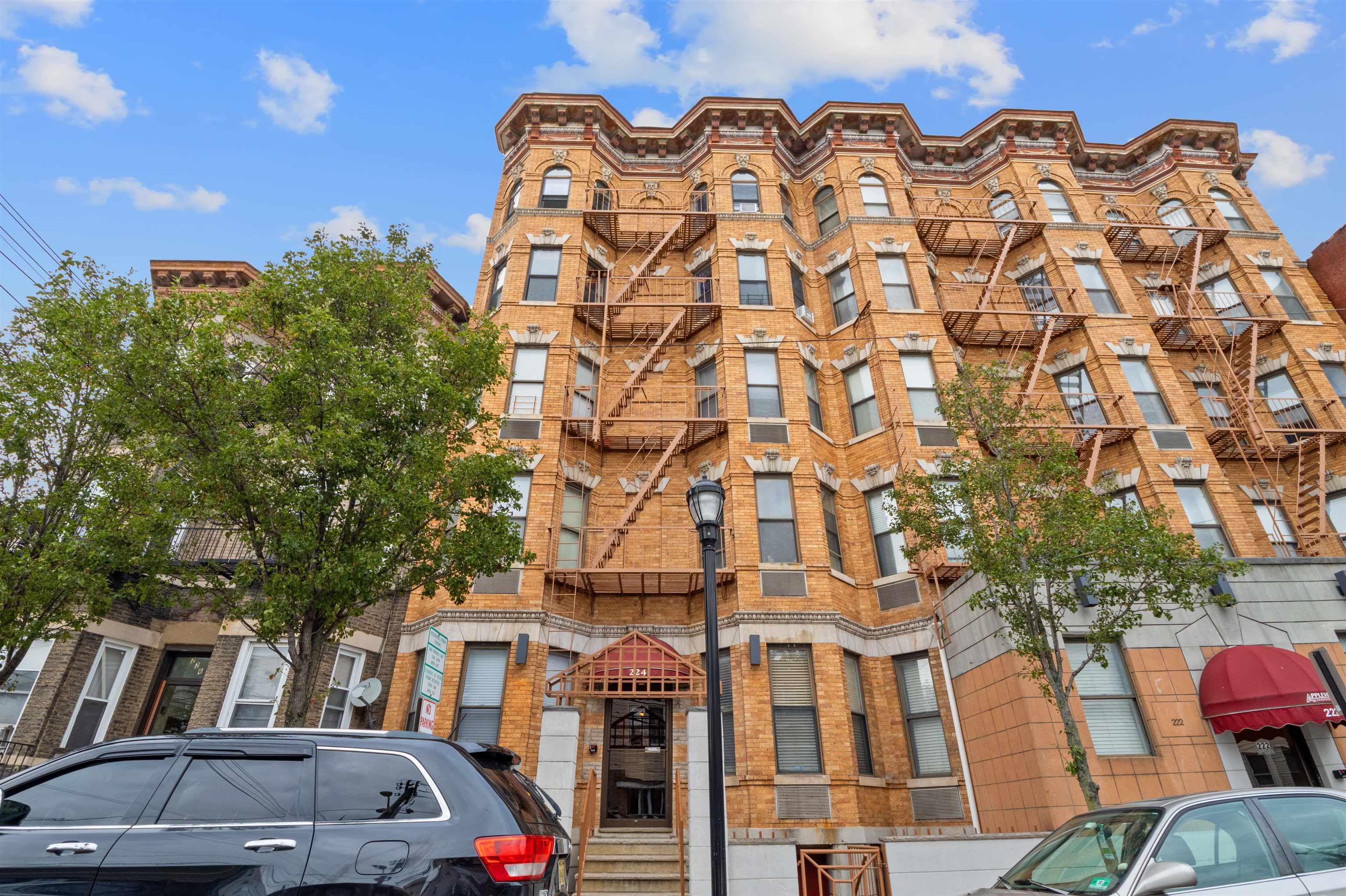 224 48TH ST Unit: 4H