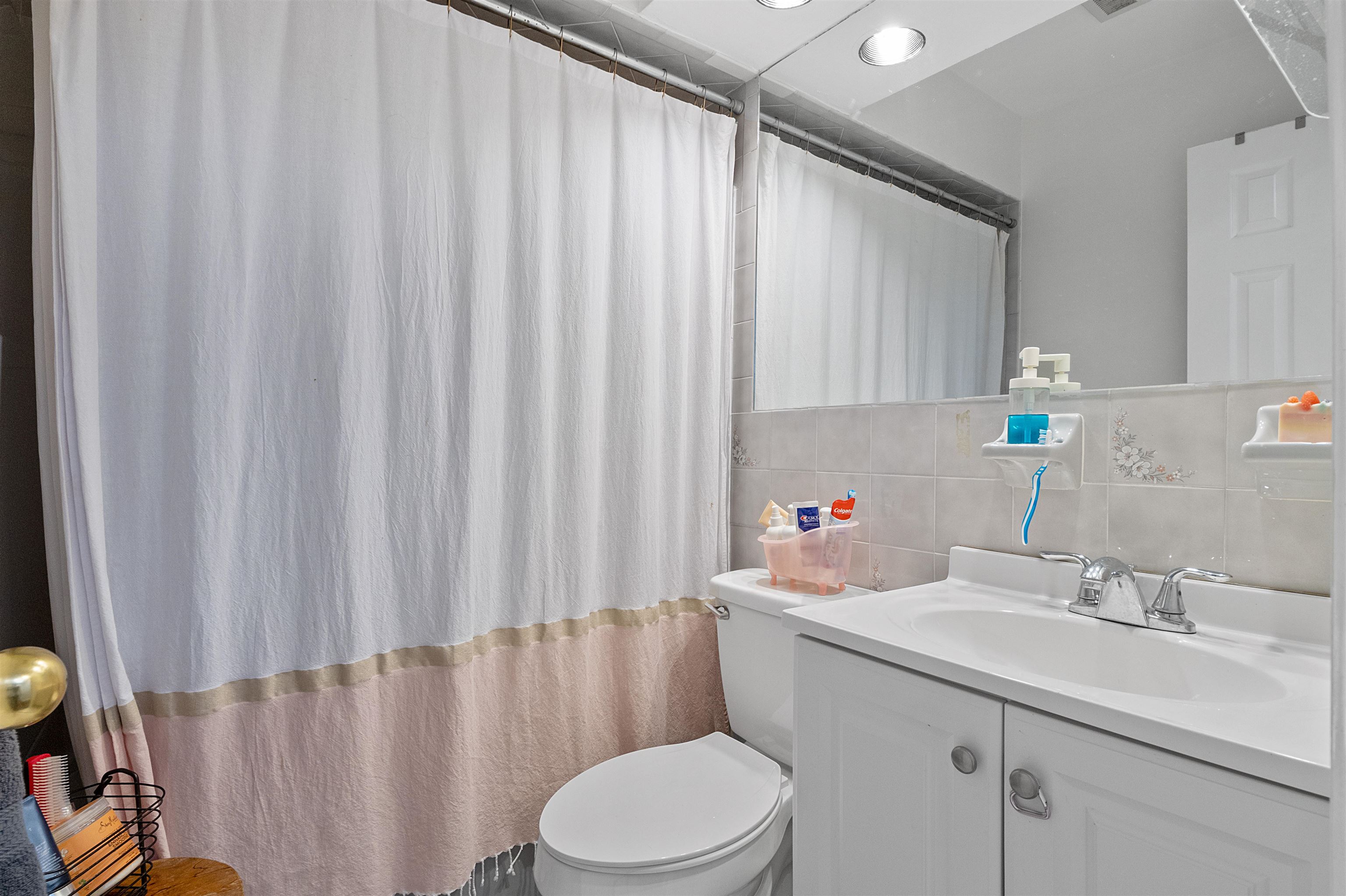 224 48TH ST Unit: 4H