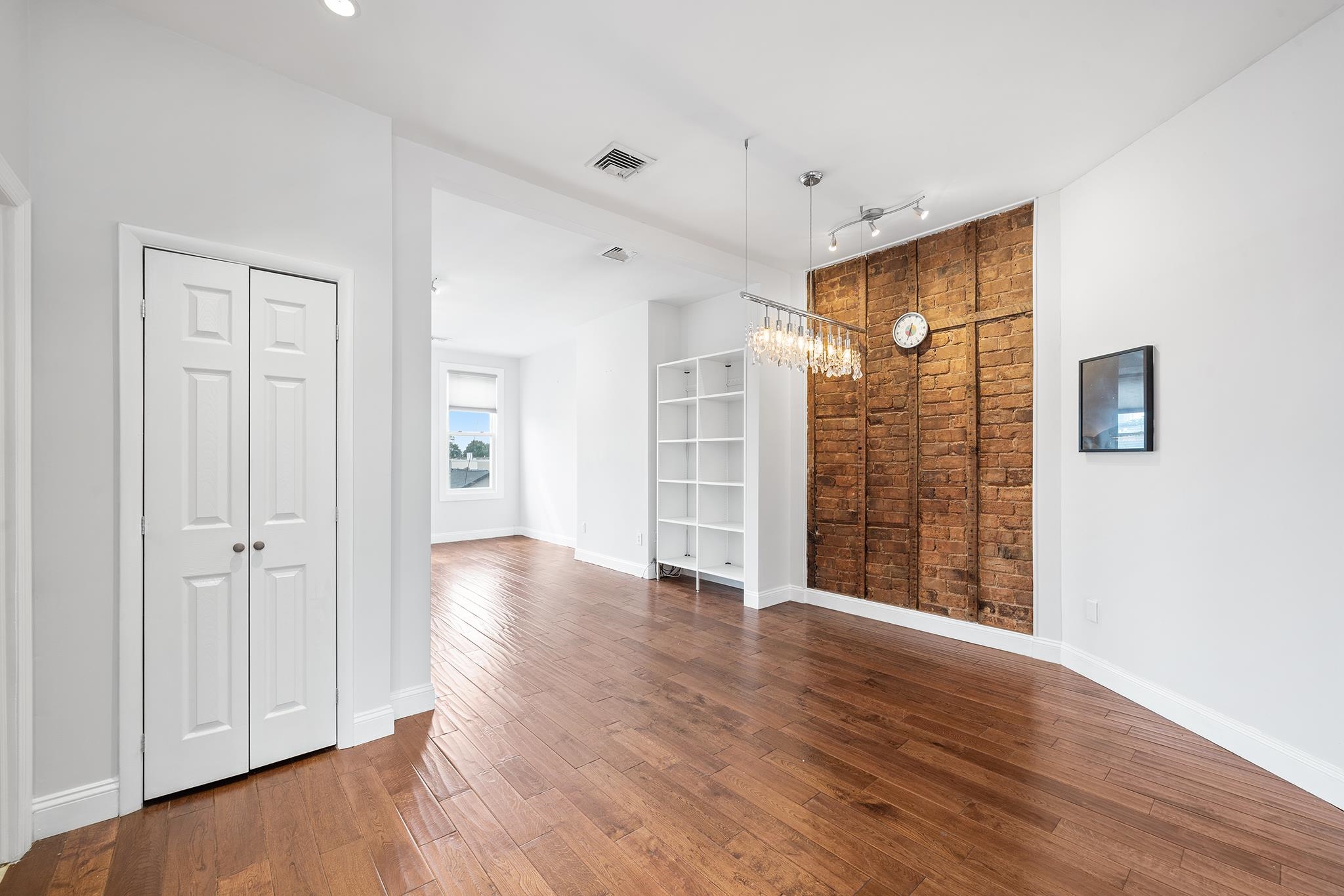 245 GRIFFITH ST Unit: 3