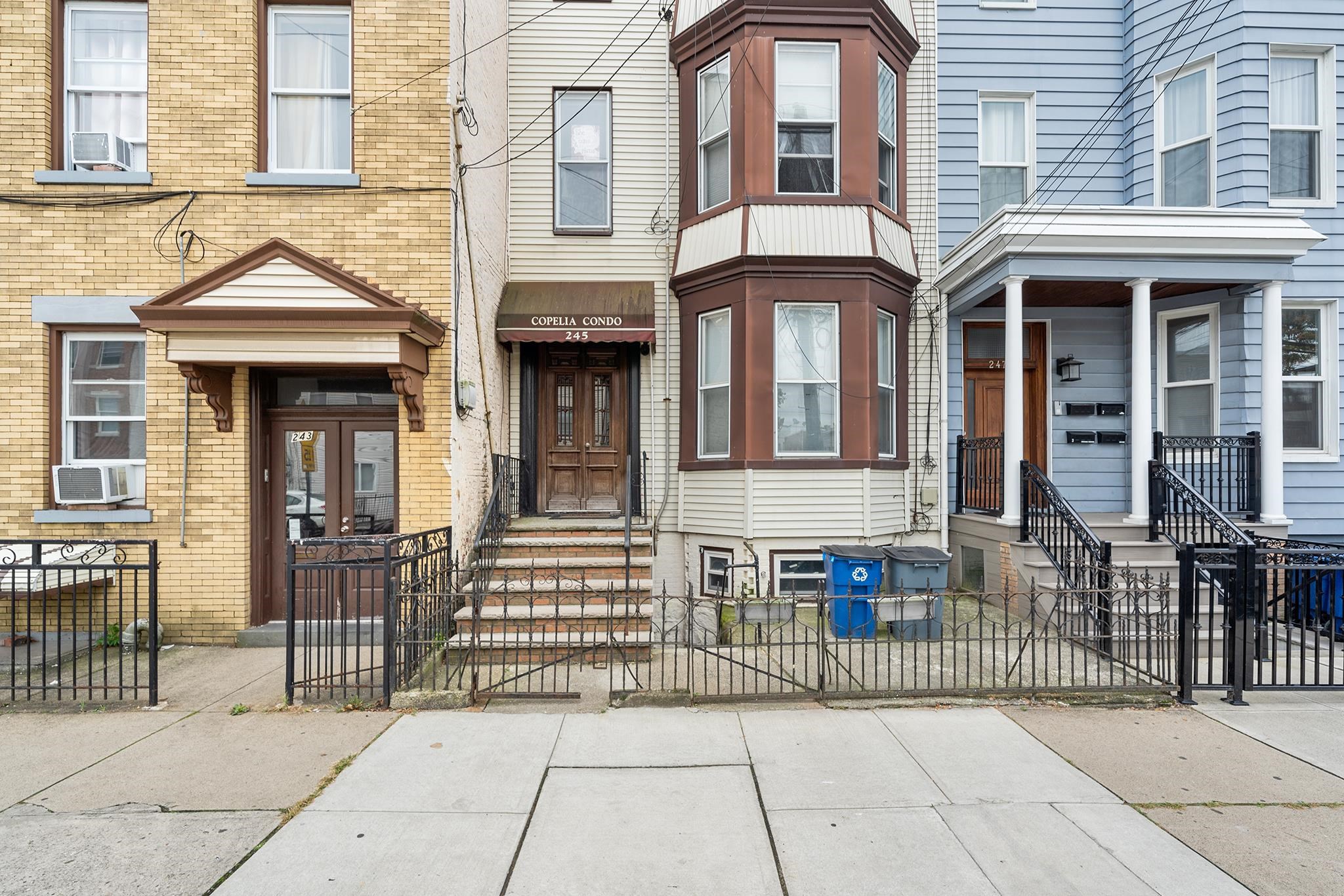 245 GRIFFITH ST Unit: 3