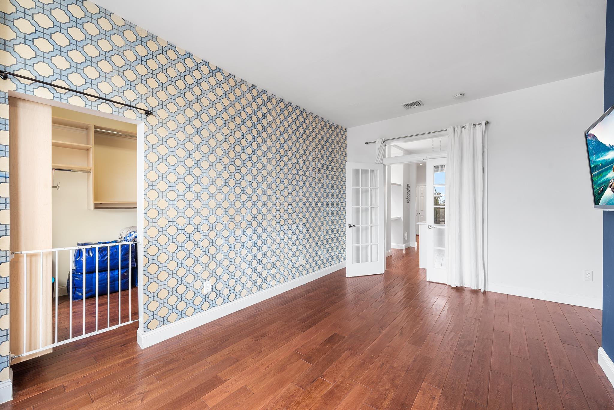 245 GRIFFITH ST Unit: 3