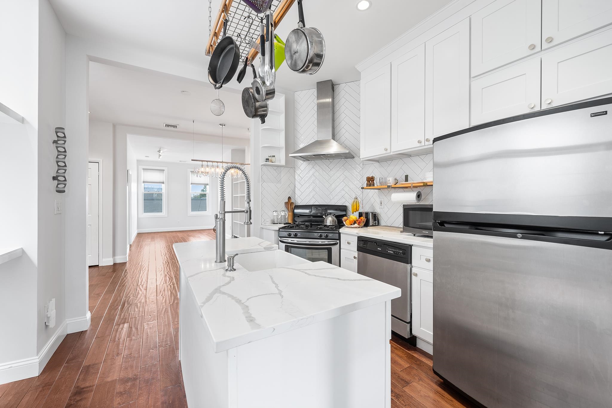 245 GRIFFITH ST Unit: 3