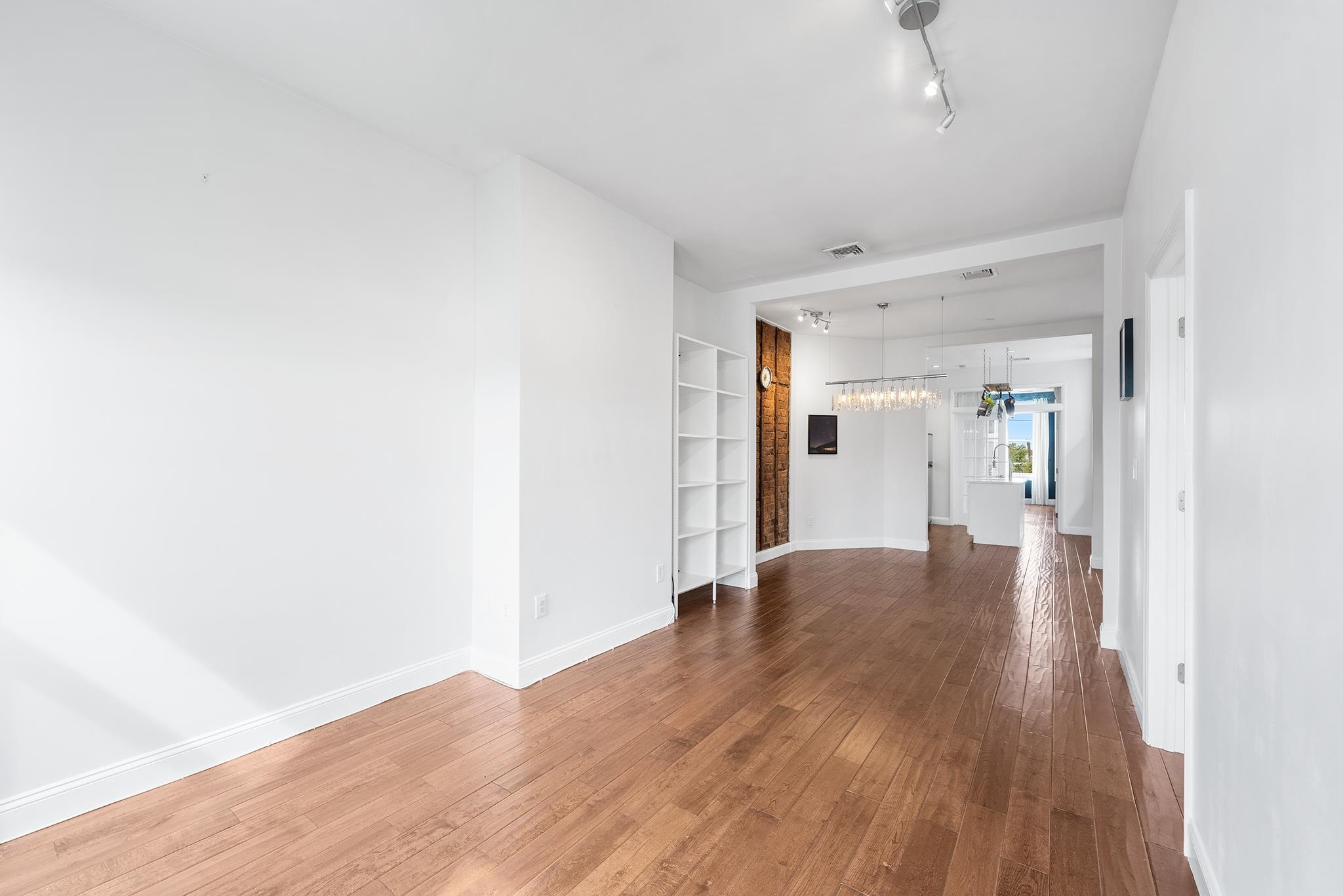 245 GRIFFITH ST Unit: 3