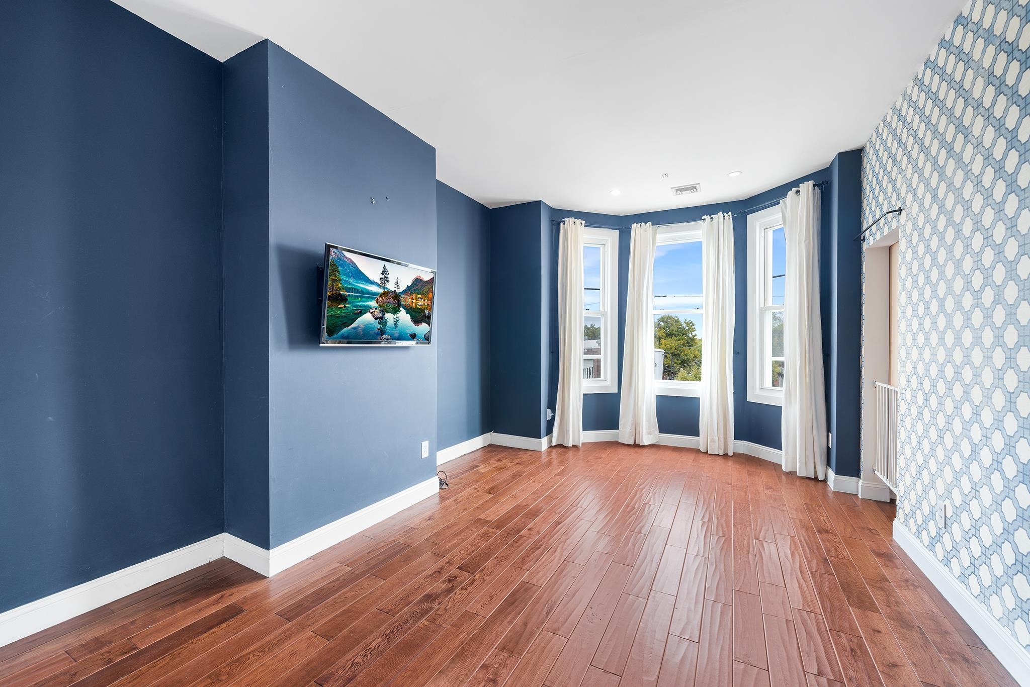 245 GRIFFITH ST Unit: 3