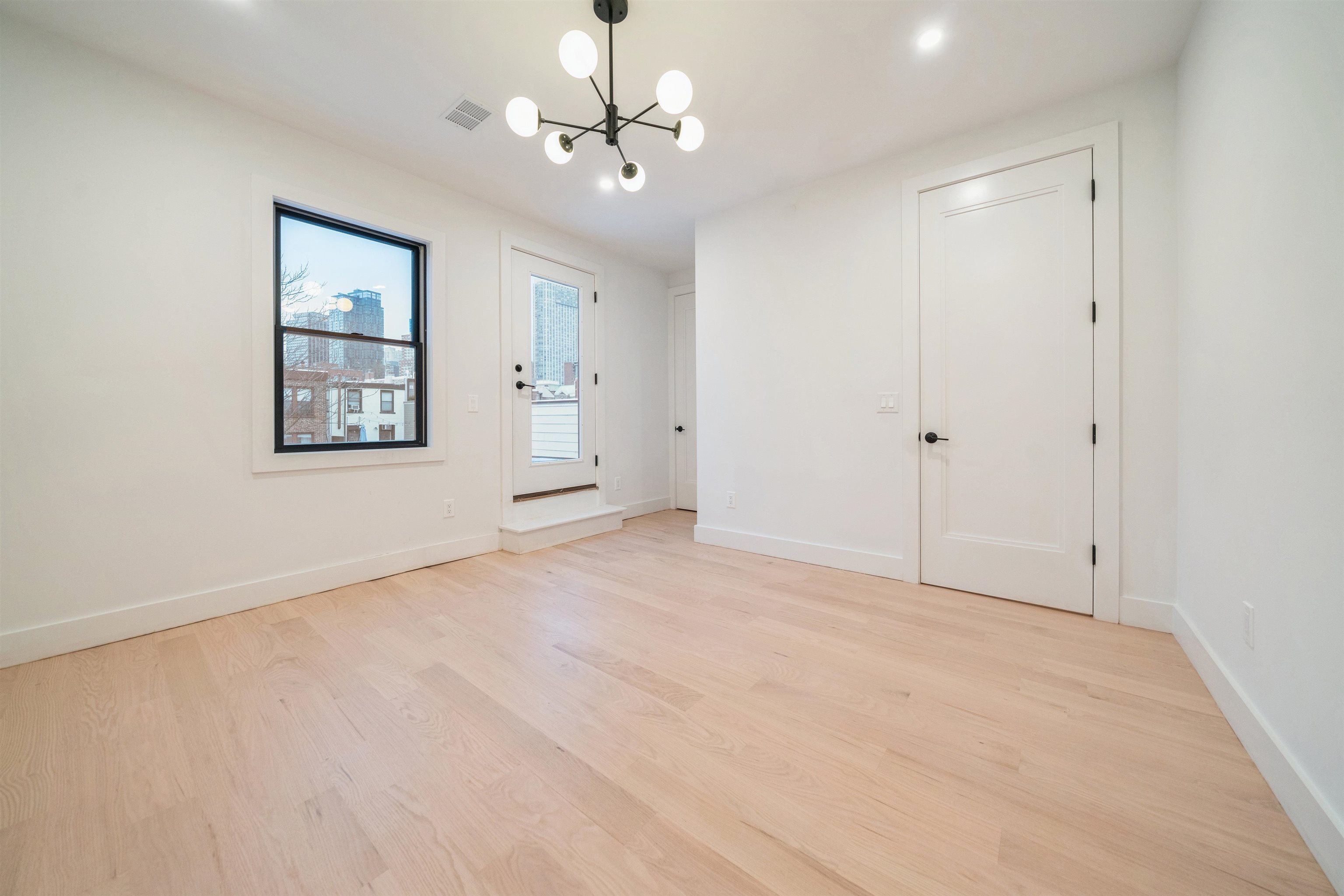22 BRIGHT ST Unit: 4