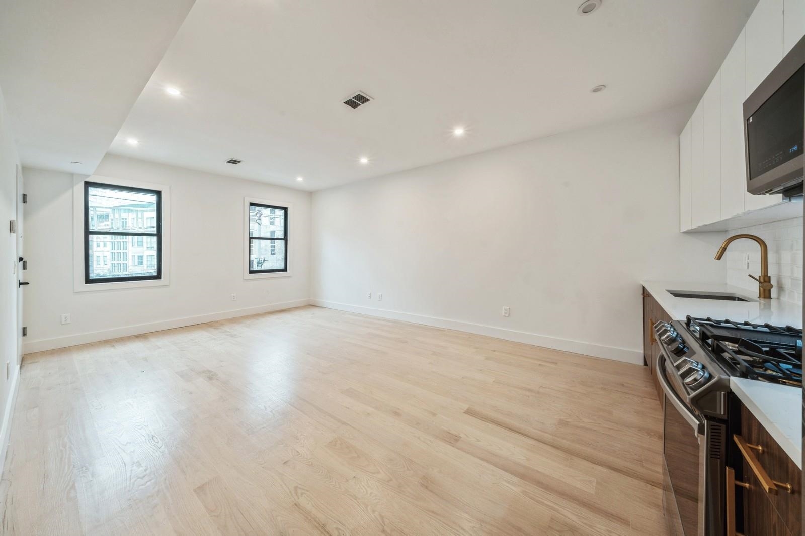 22 BRIGHT ST Unit: 4
