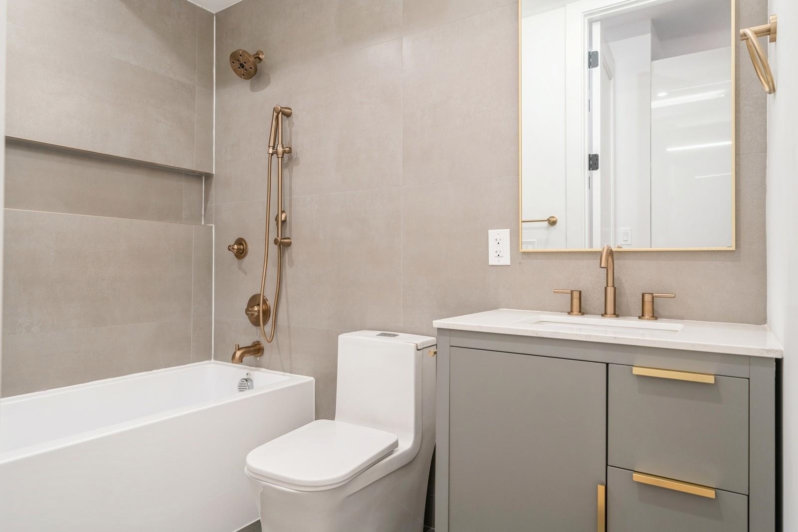 22 BRIGHT ST Unit: 4