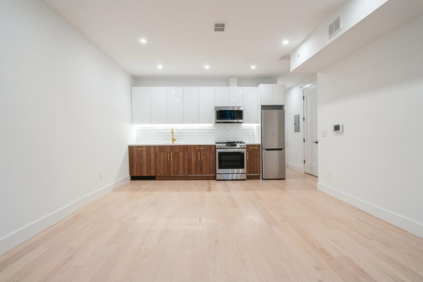 22 BRIGHT ST Unit: 4