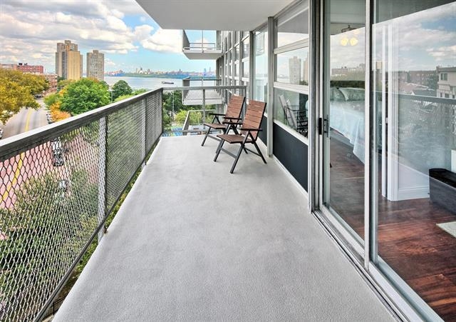 6050 BLVD EAST Unit: 8D