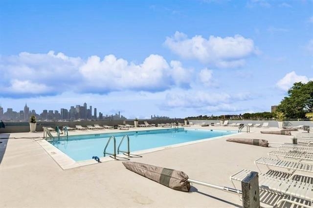 6050 BLVD EAST Unit: 8D