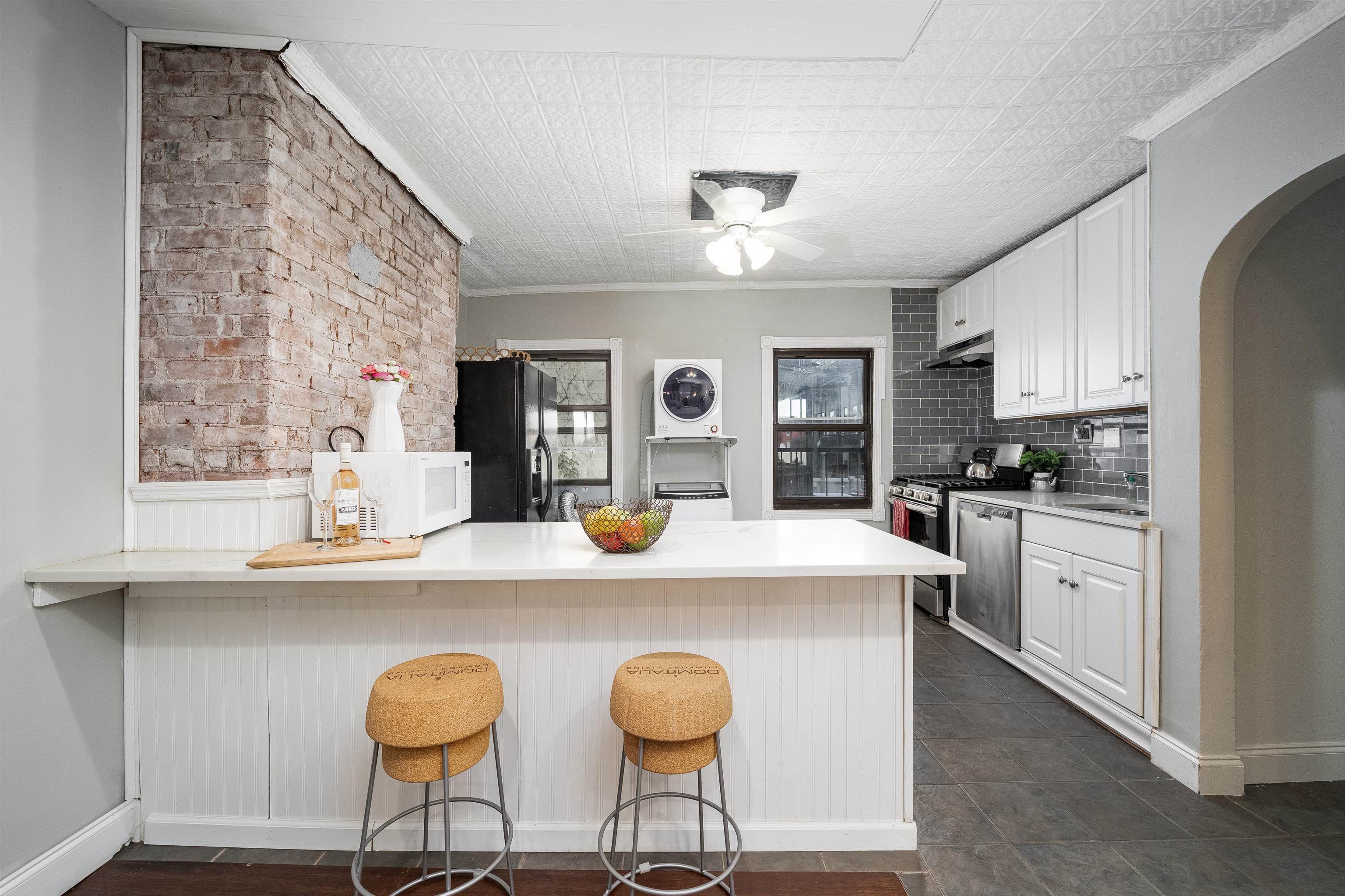 358 6TH ST Unit: 3L