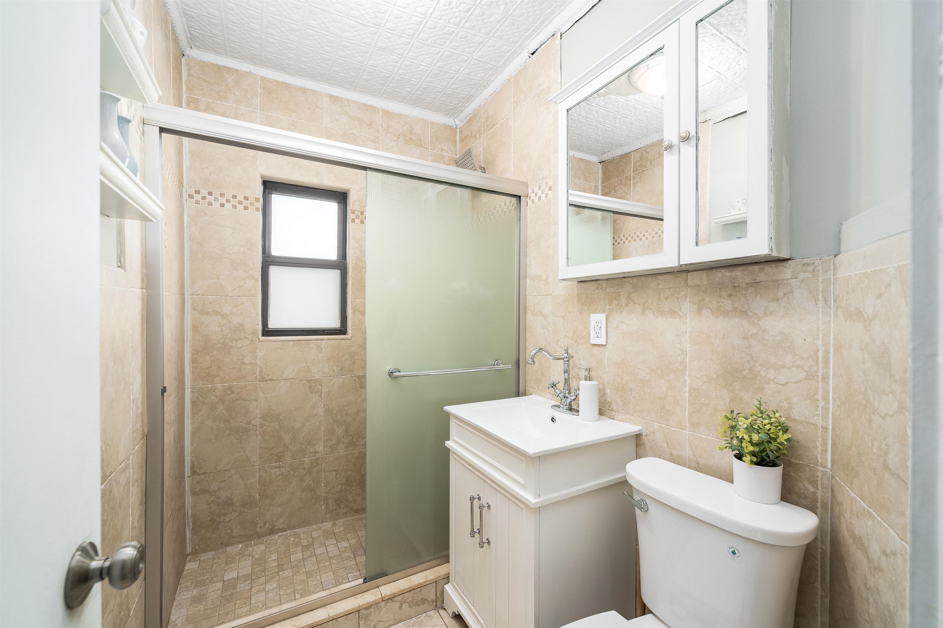 358 6TH ST Unit: 3L
