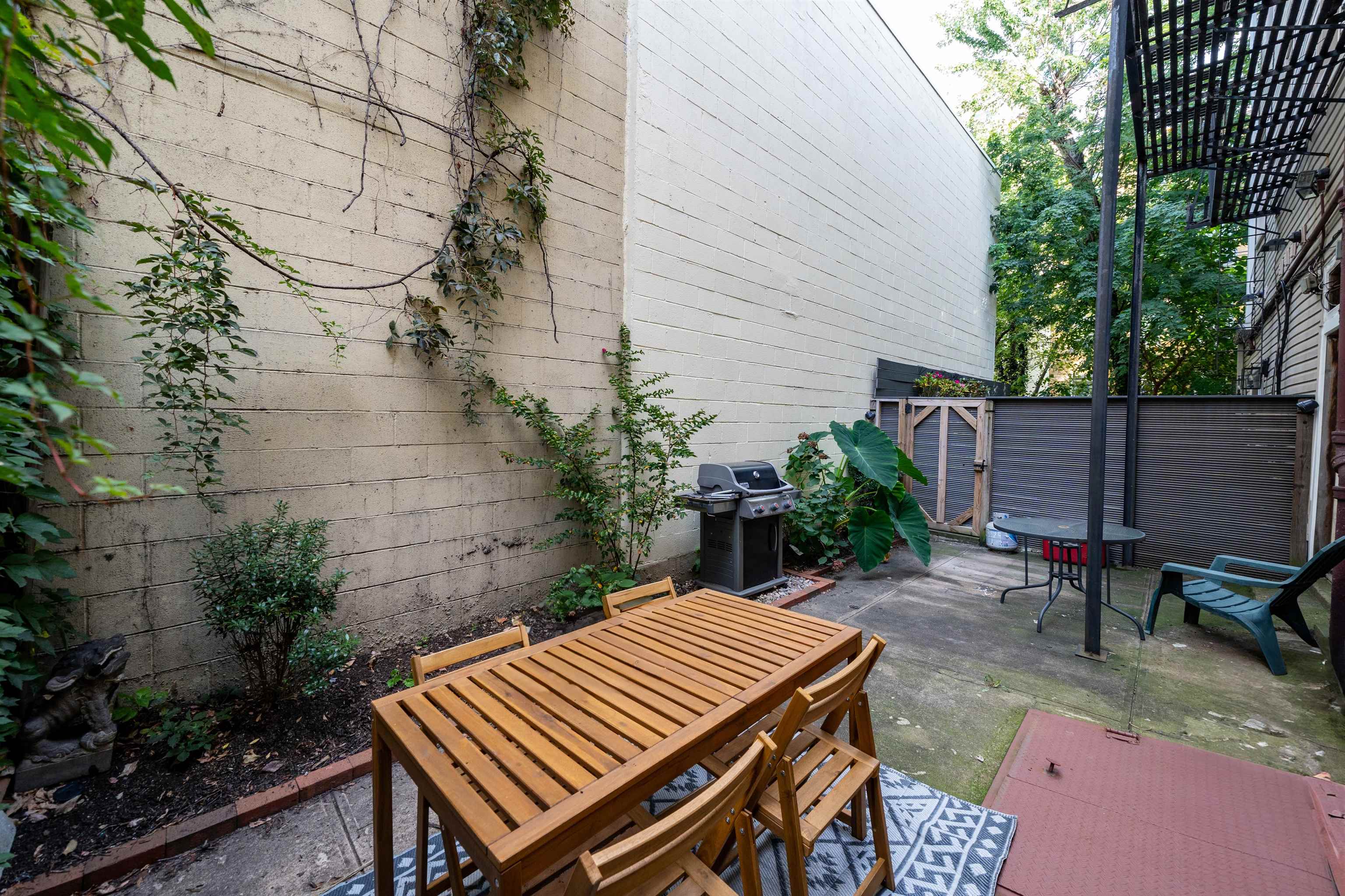 358 6TH ST Unit: 3L
