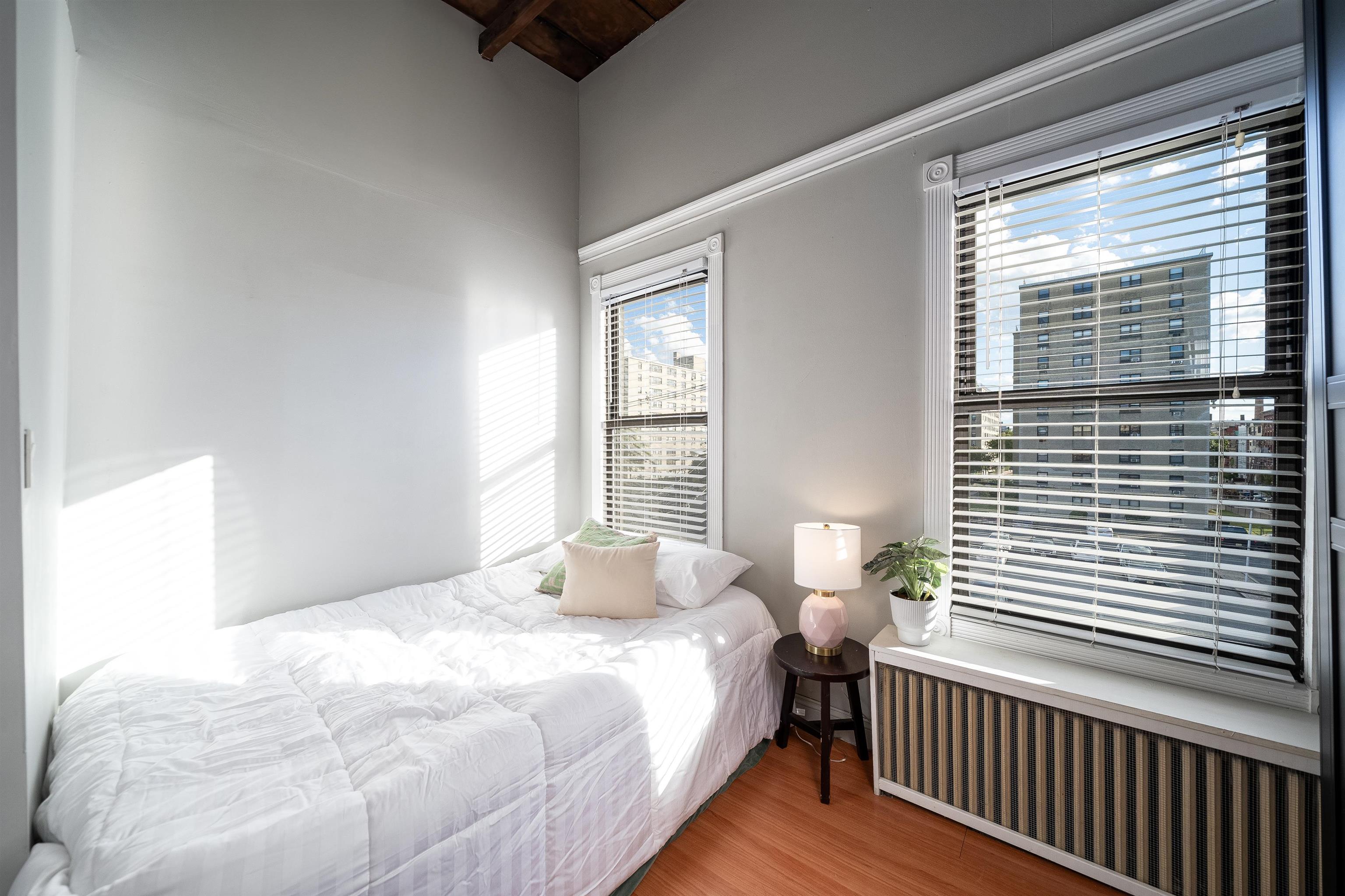 358 6TH ST Unit: 3L