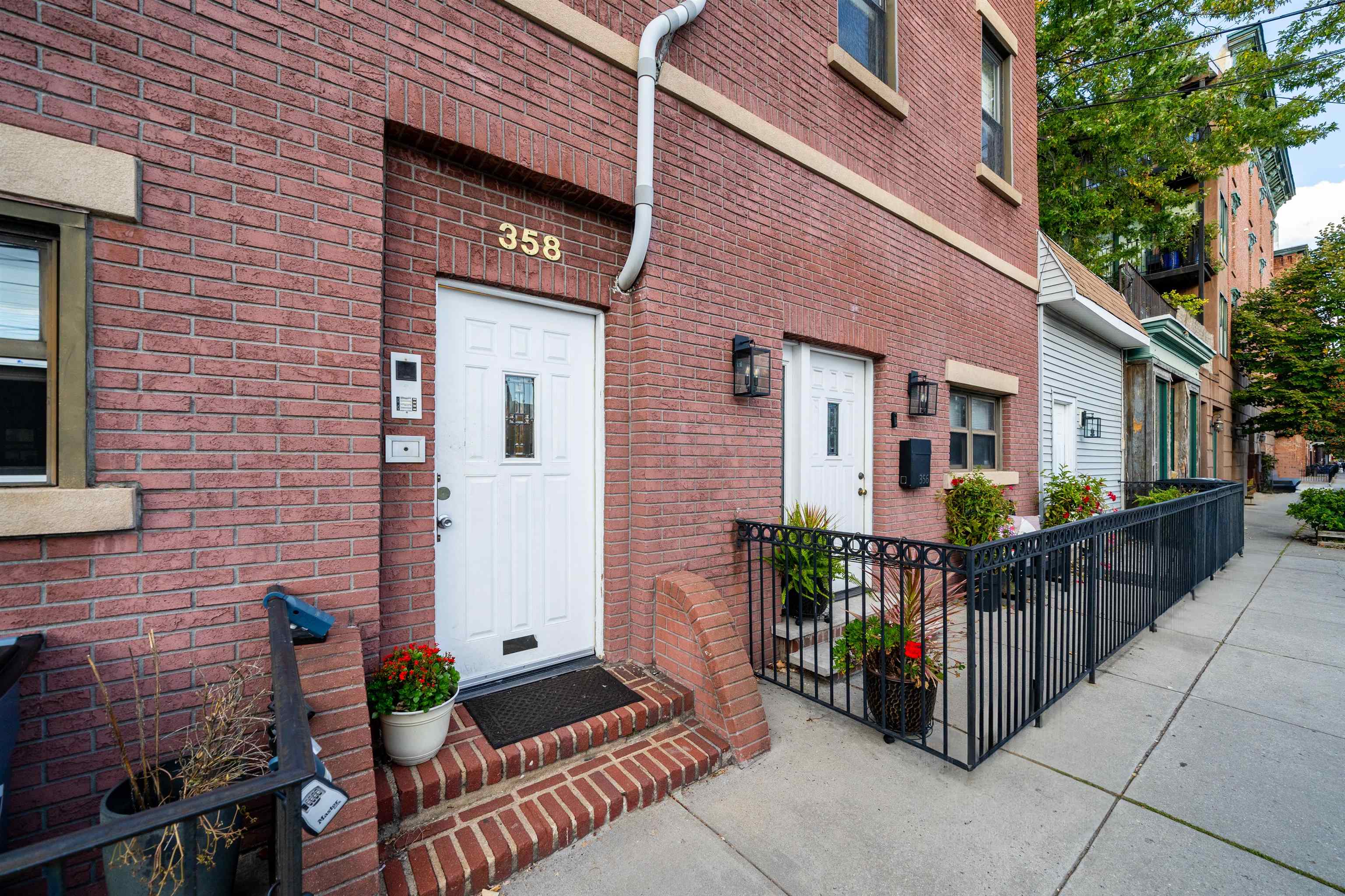 358 6TH ST Unit: 3L