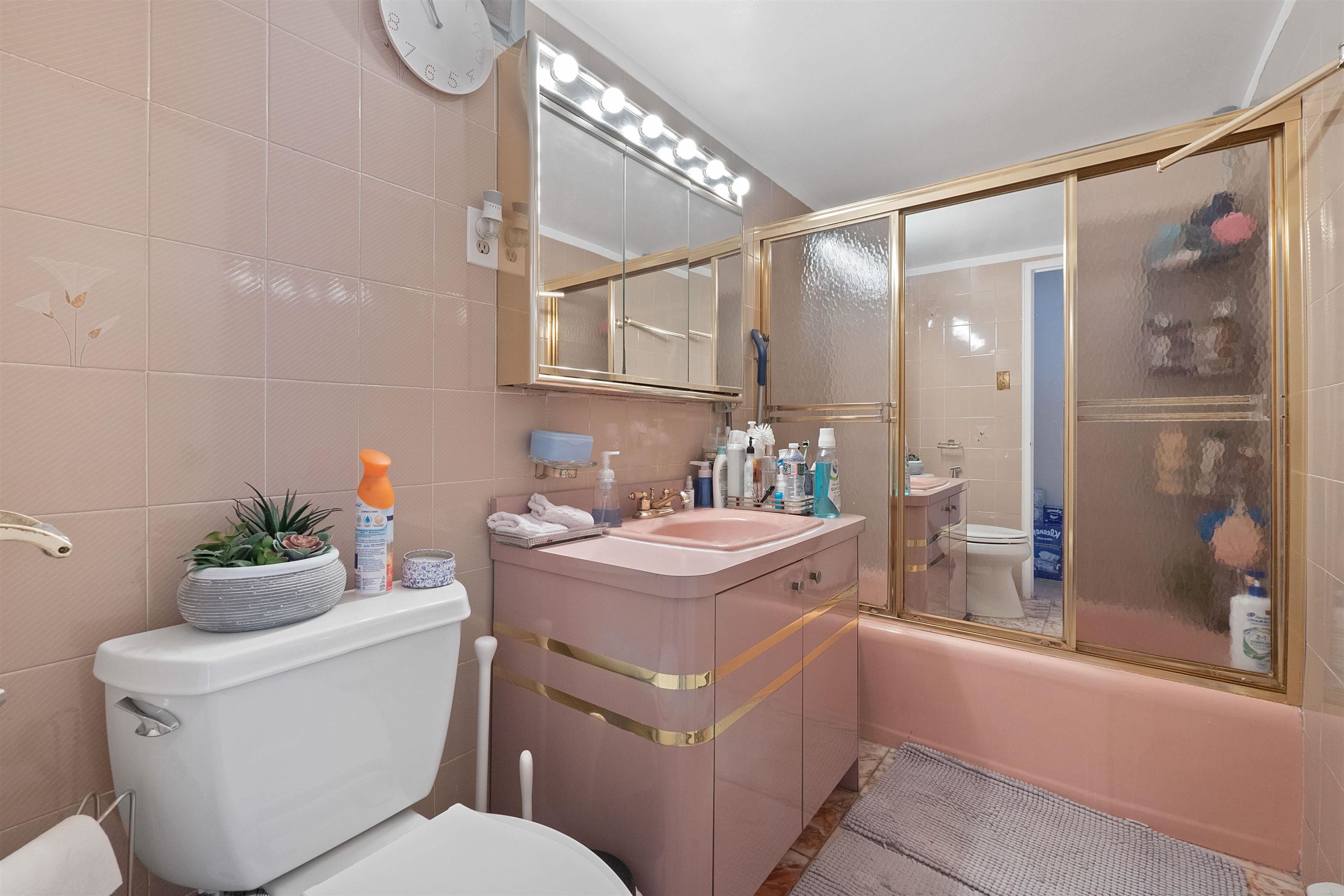 8800 BLVD EAST Unit: 8D