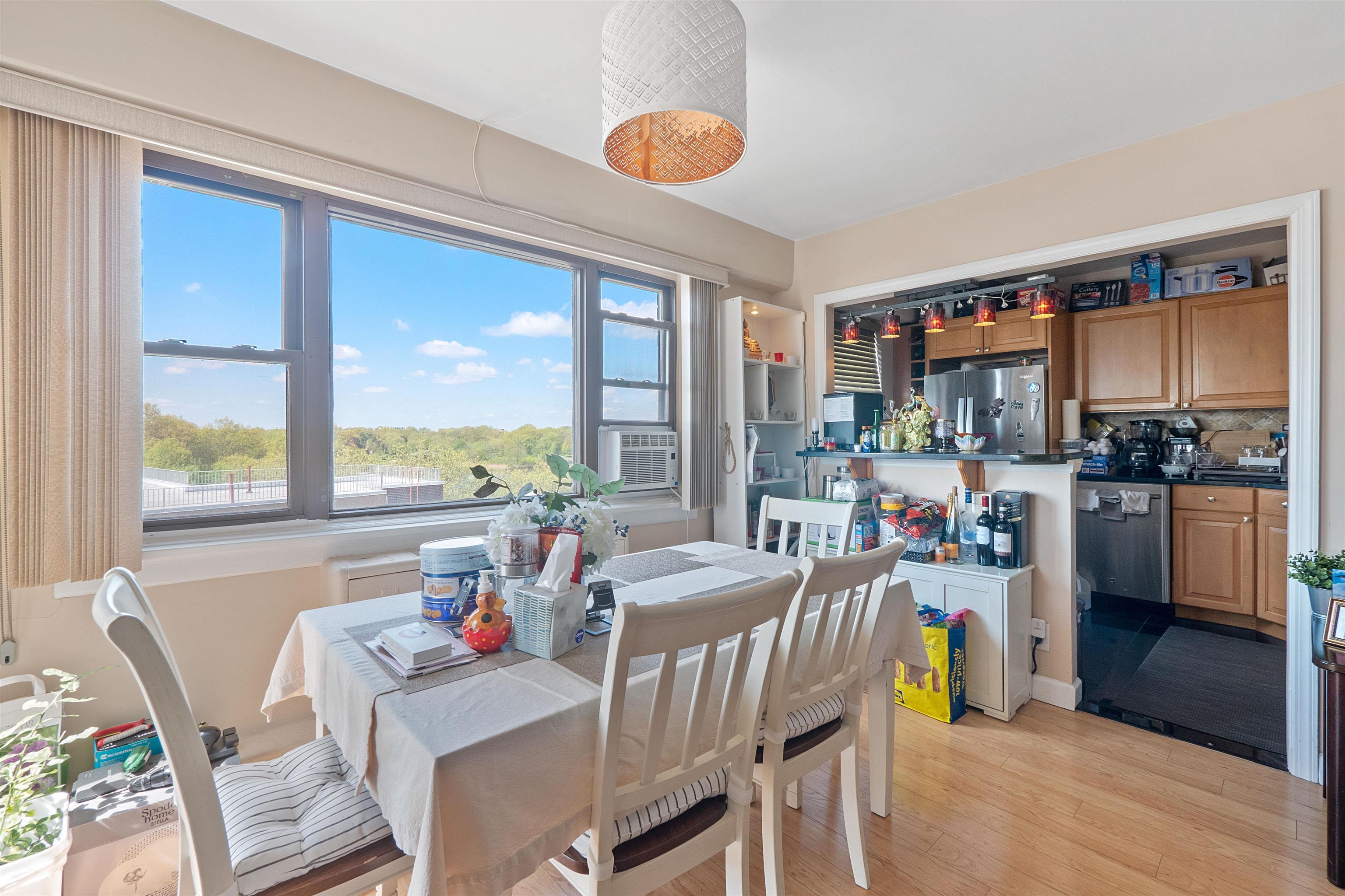 8800 BLVD EAST Unit: 8D