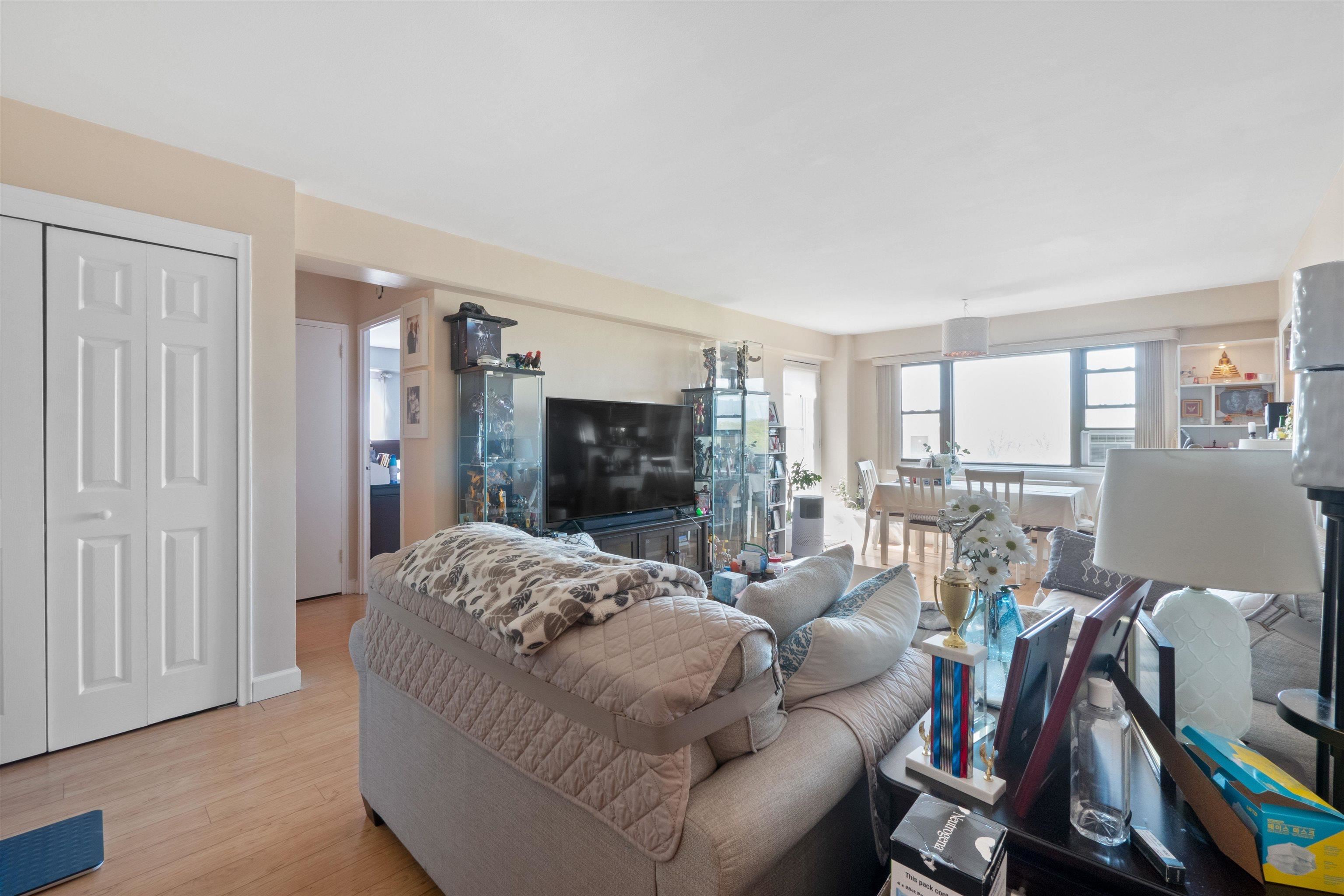 8800 BLVD EAST Unit: 8D