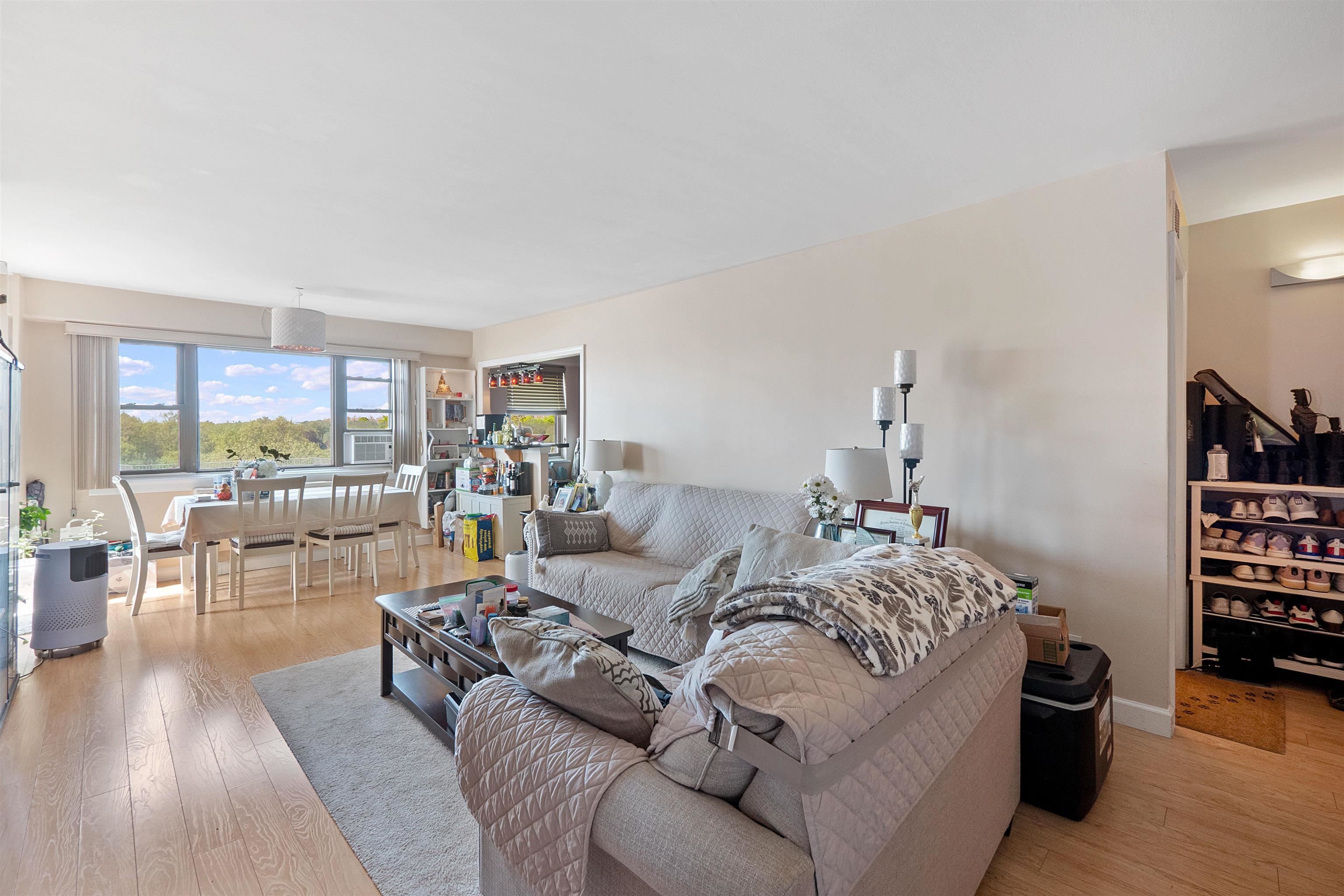 8800 BLVD EAST Unit: 8D