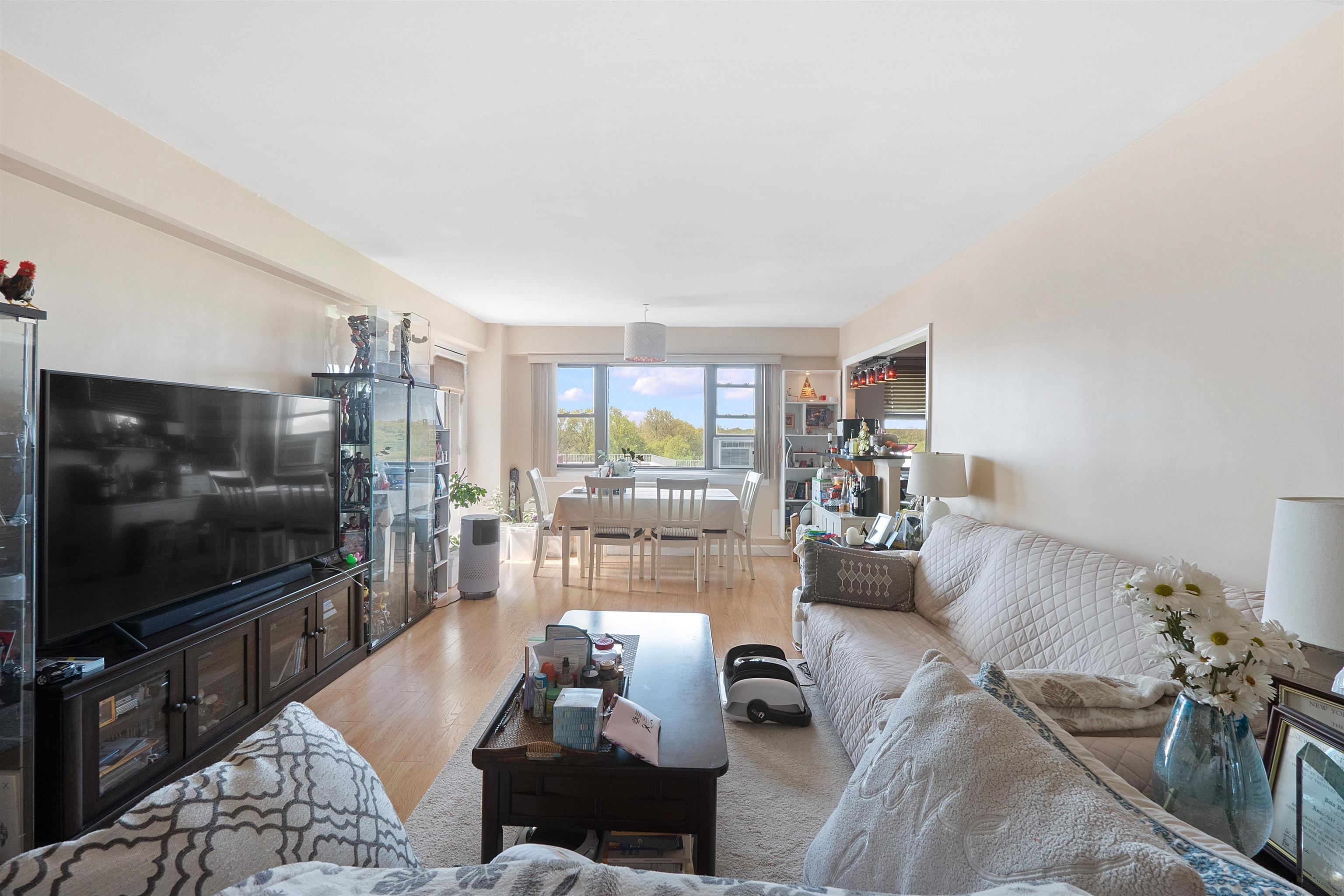 8800 BLVD EAST Unit: 8D