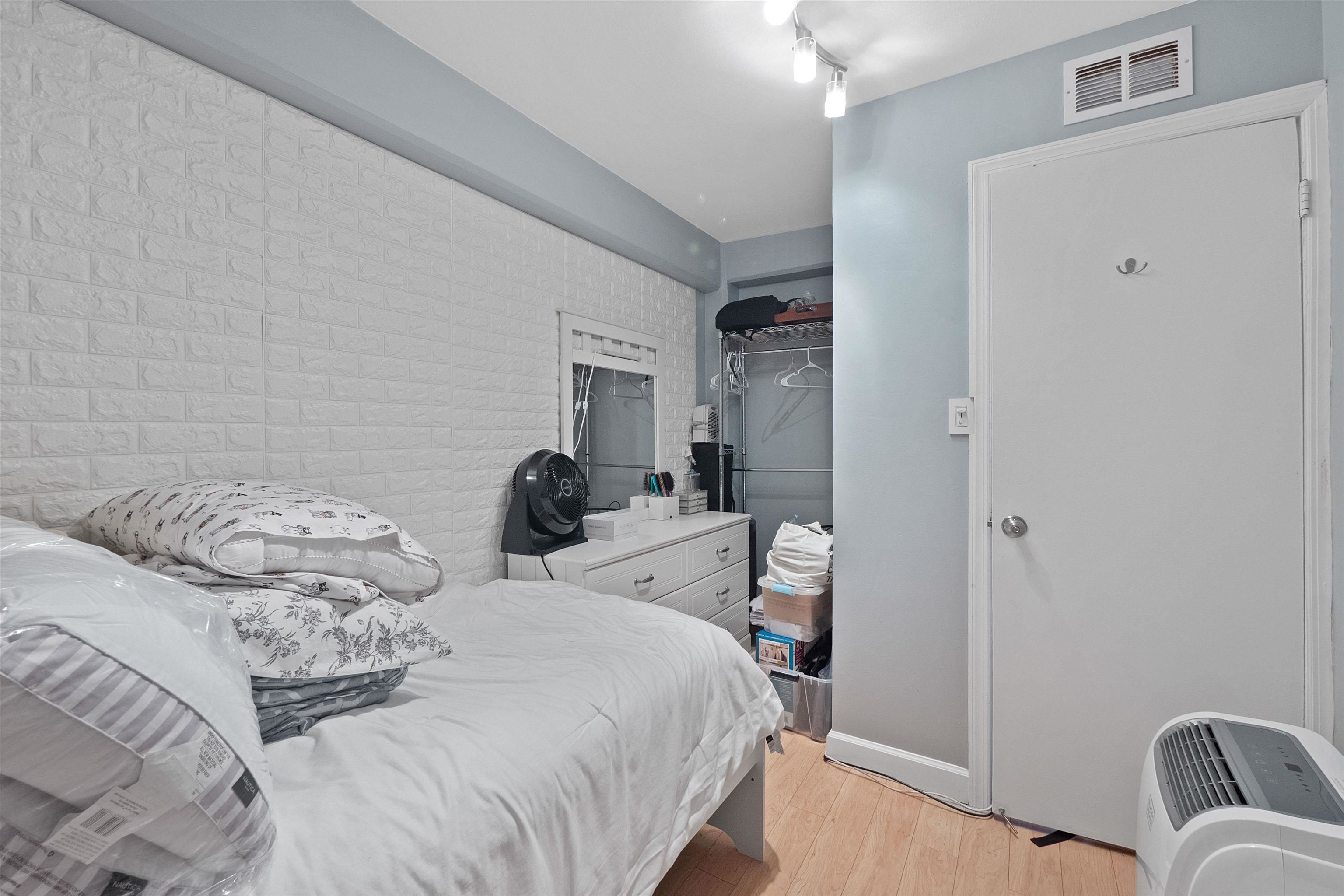 8800 BLVD EAST Unit: 8D