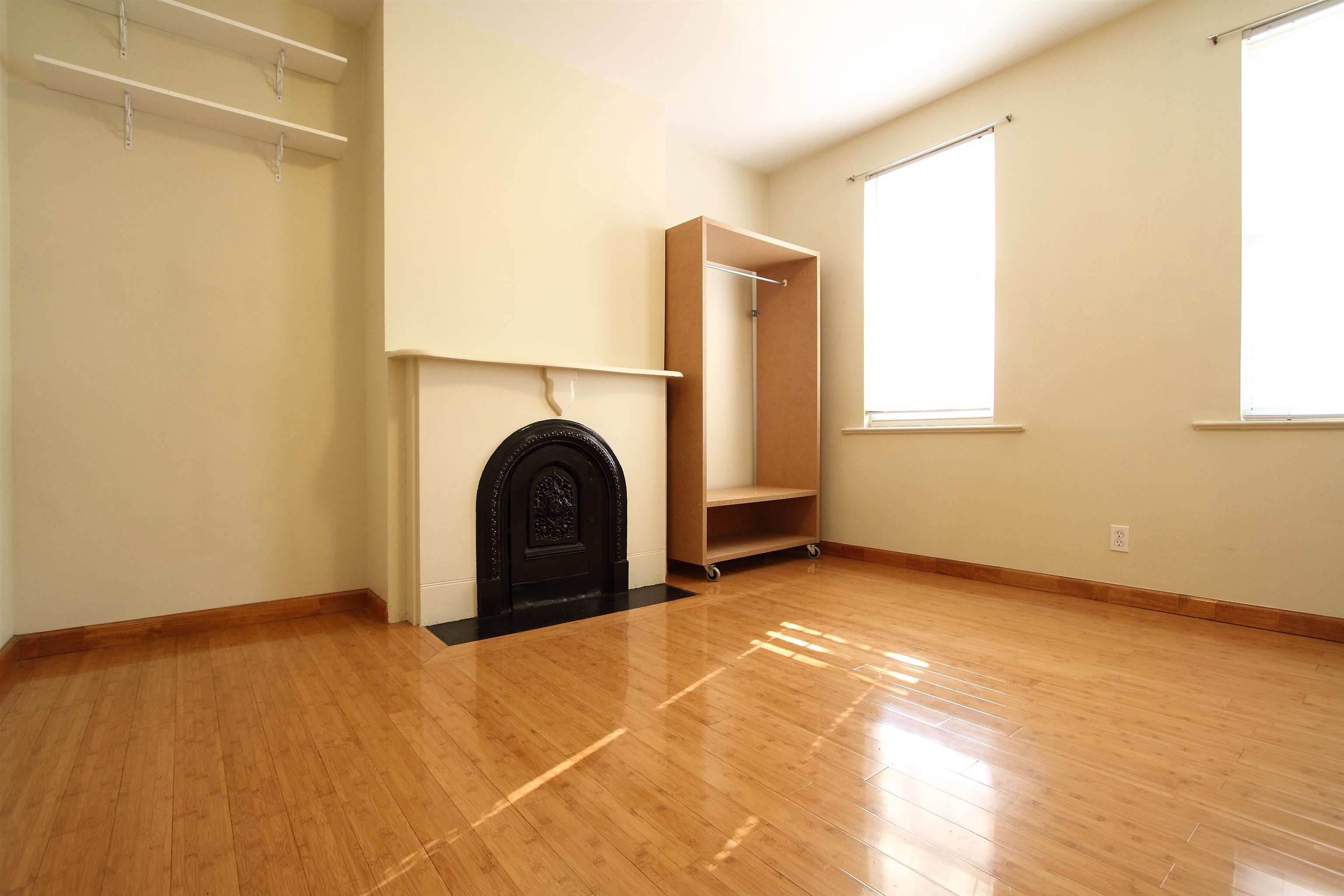 510.5 MONMOUTH ST