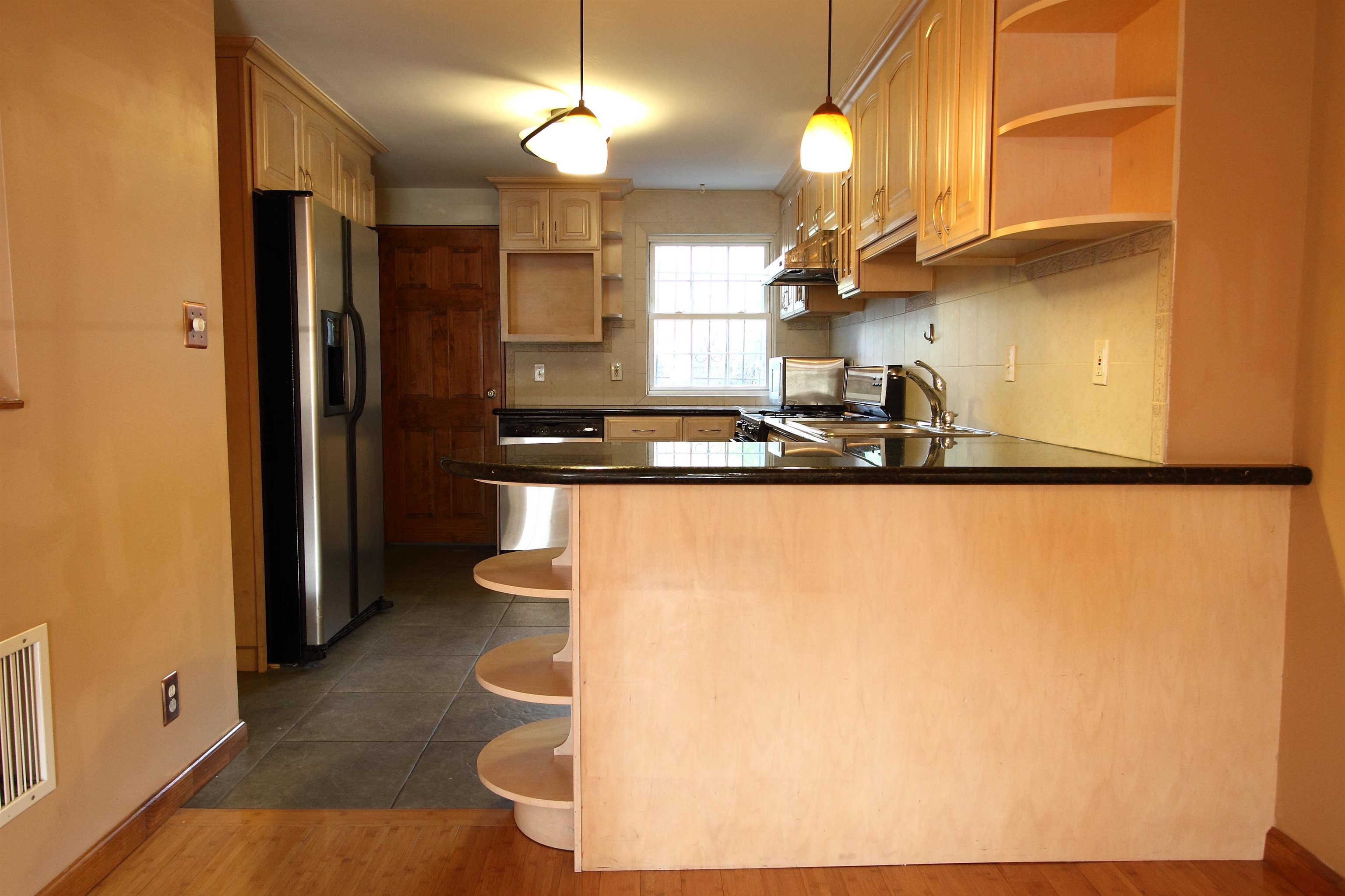 510.5 MONMOUTH ST