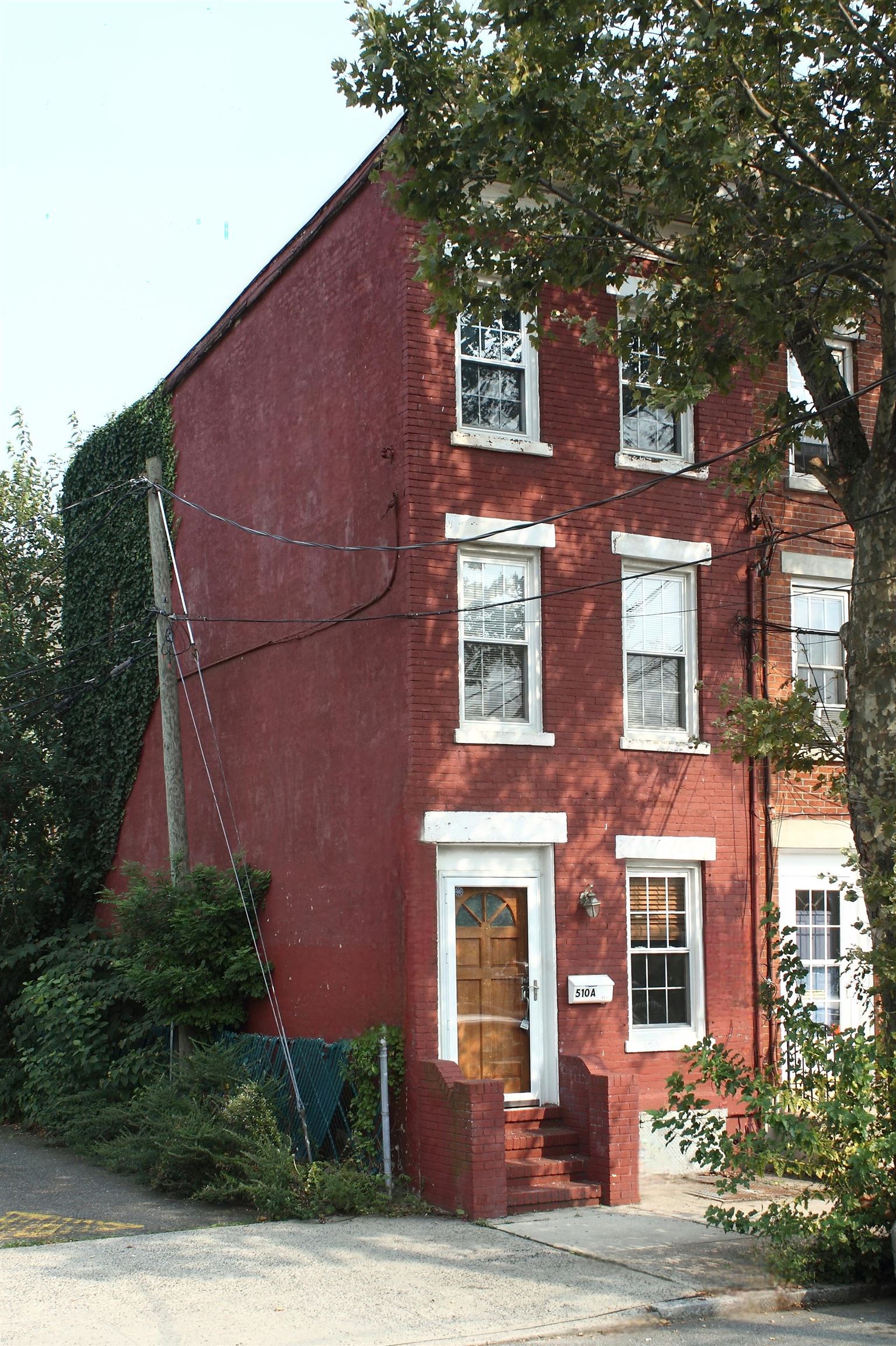 510.5 MONMOUTH ST