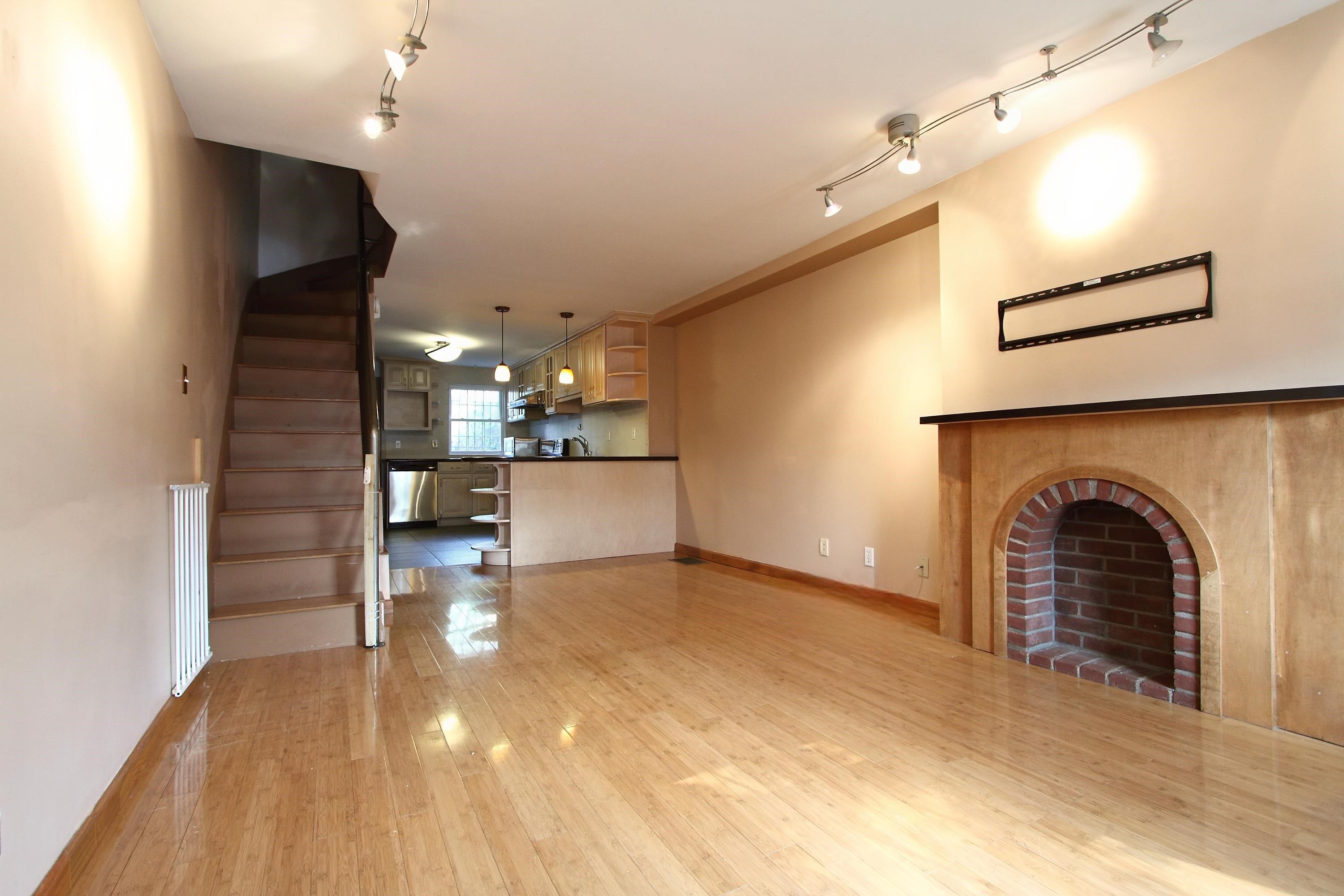 510.5 MONMOUTH ST