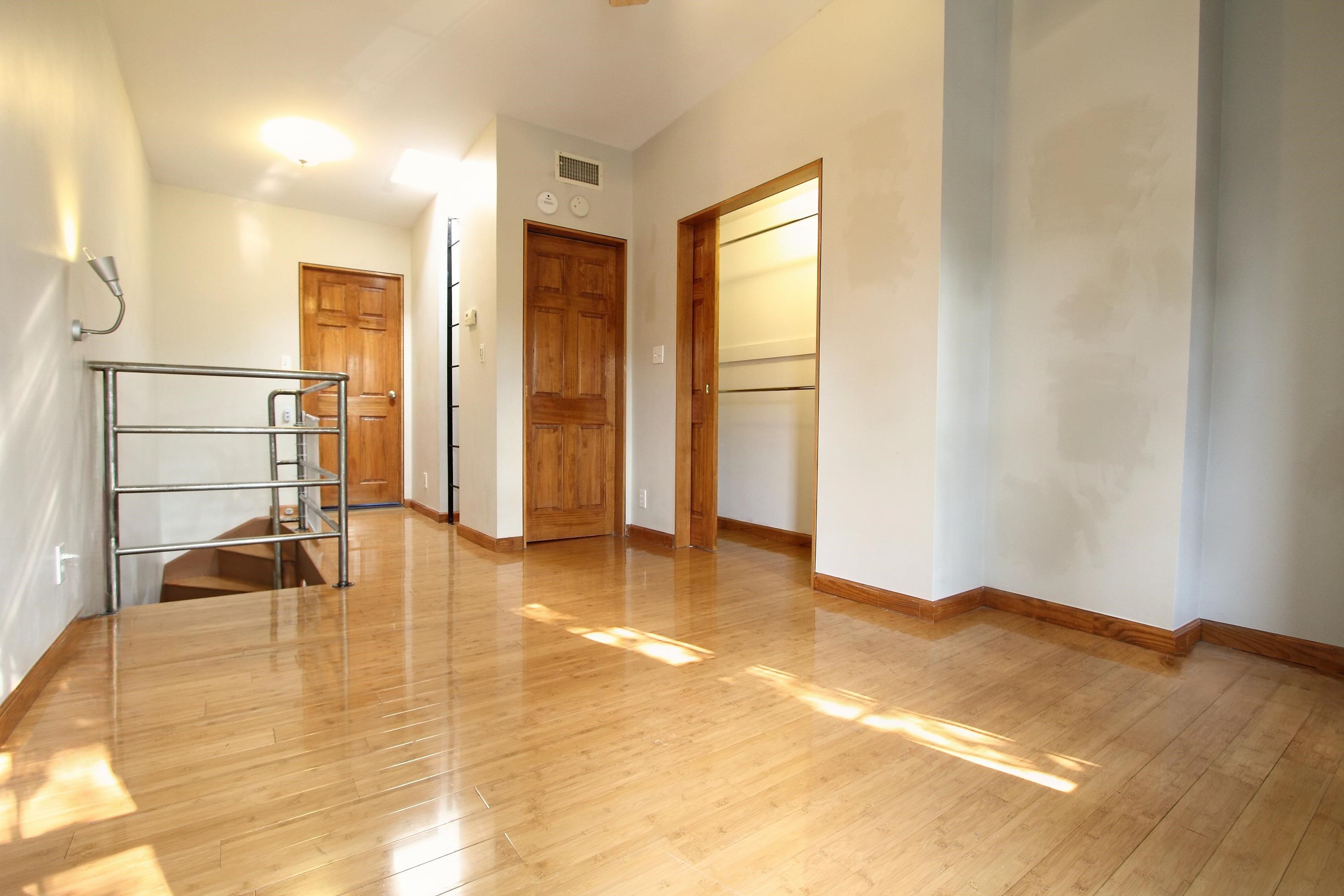 510.5 MONMOUTH ST