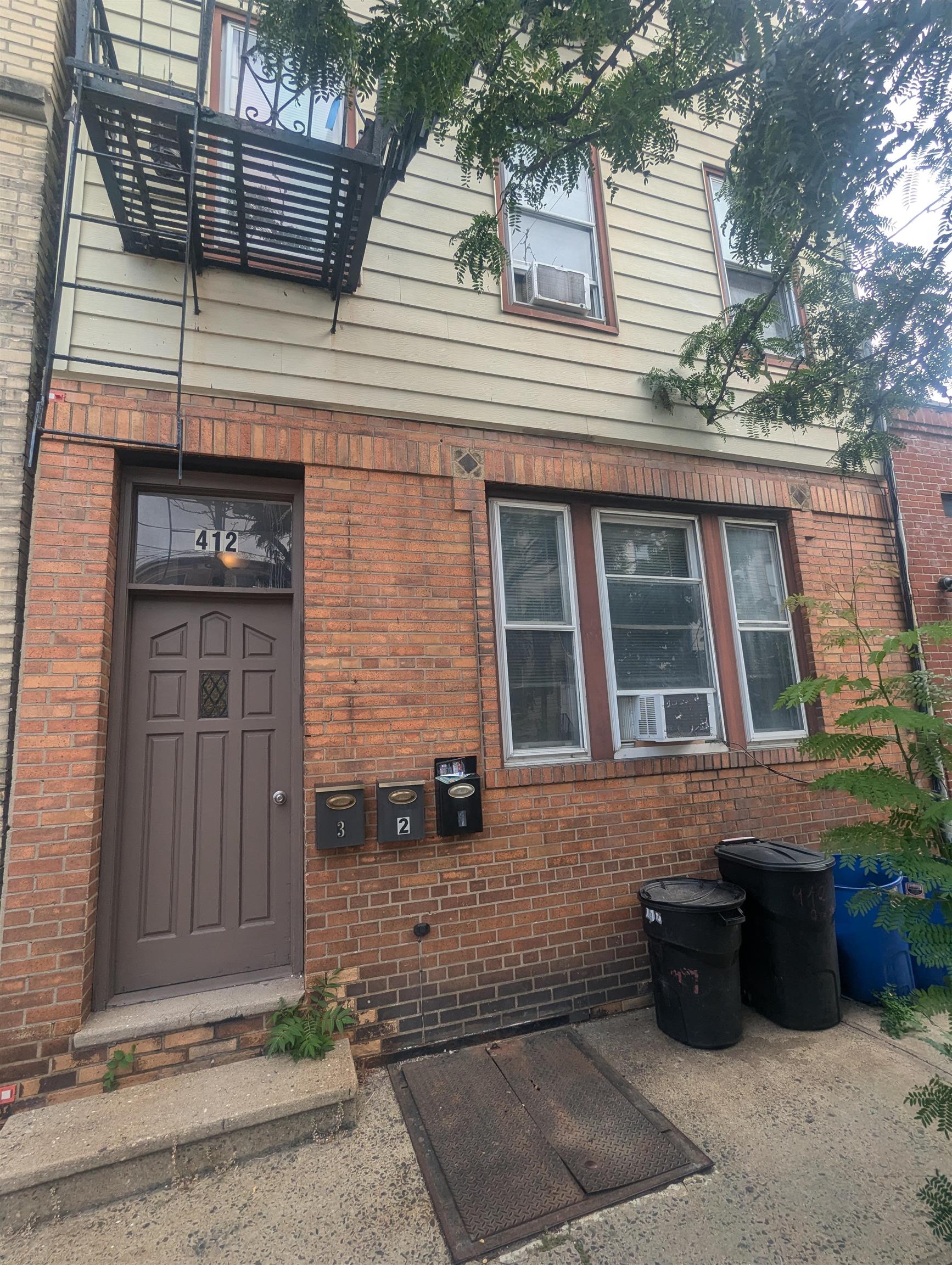 412 2ND ST