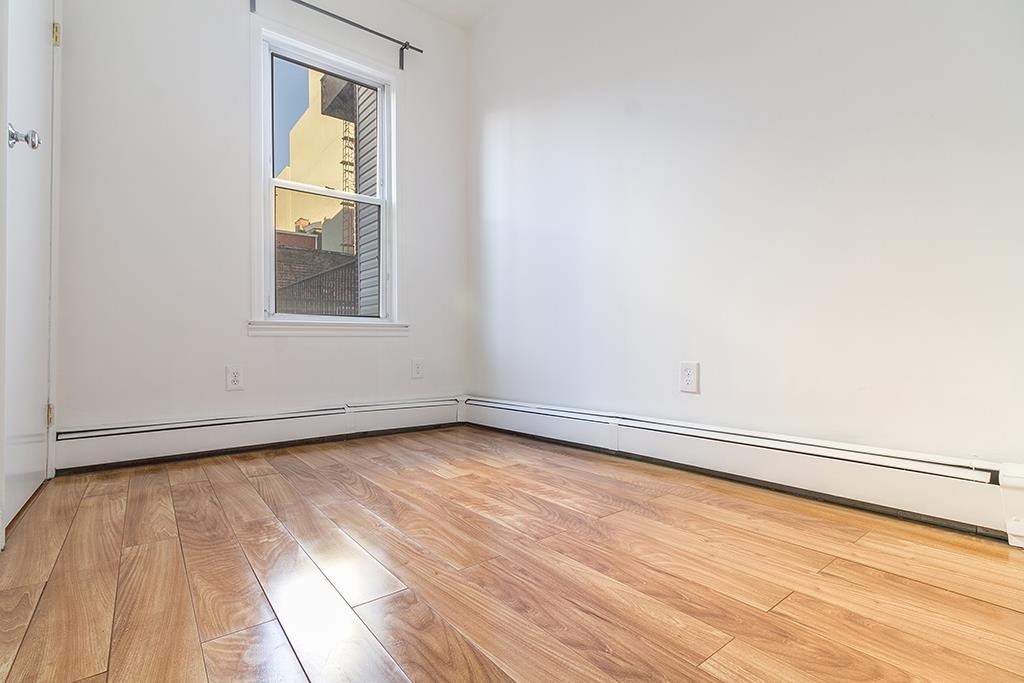 412 2ND ST