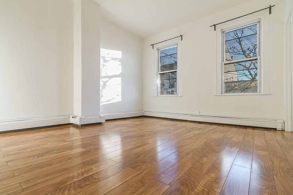 412 2ND ST