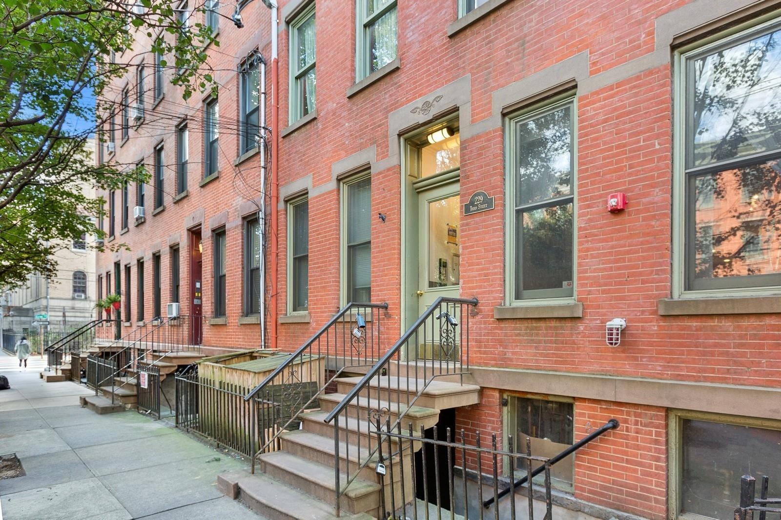 229 3RD ST Unit: 402