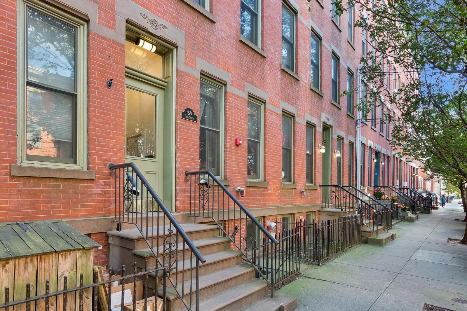 229 3RD ST Unit: 402