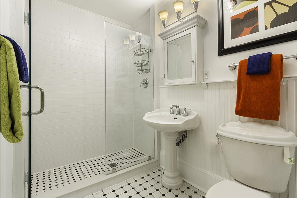 18 WEST HAMILTON PL