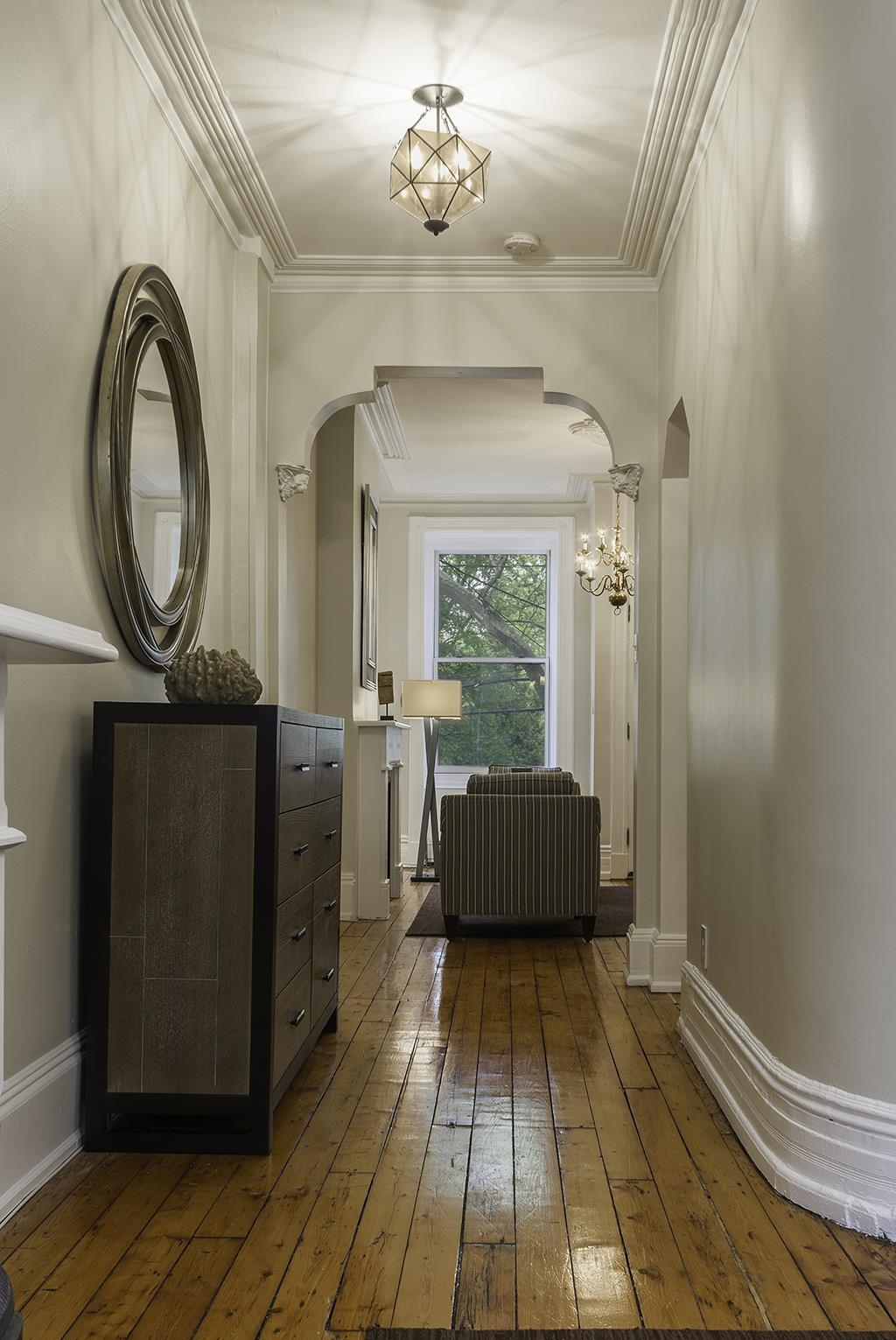 18 WEST HAMILTON PL