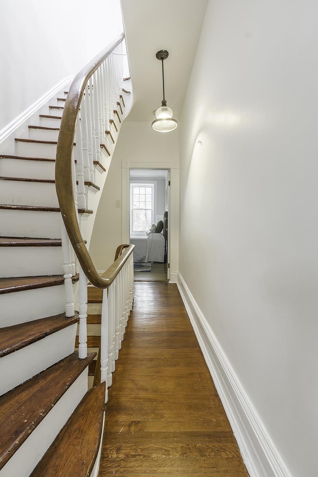 18 WEST HAMILTON PL