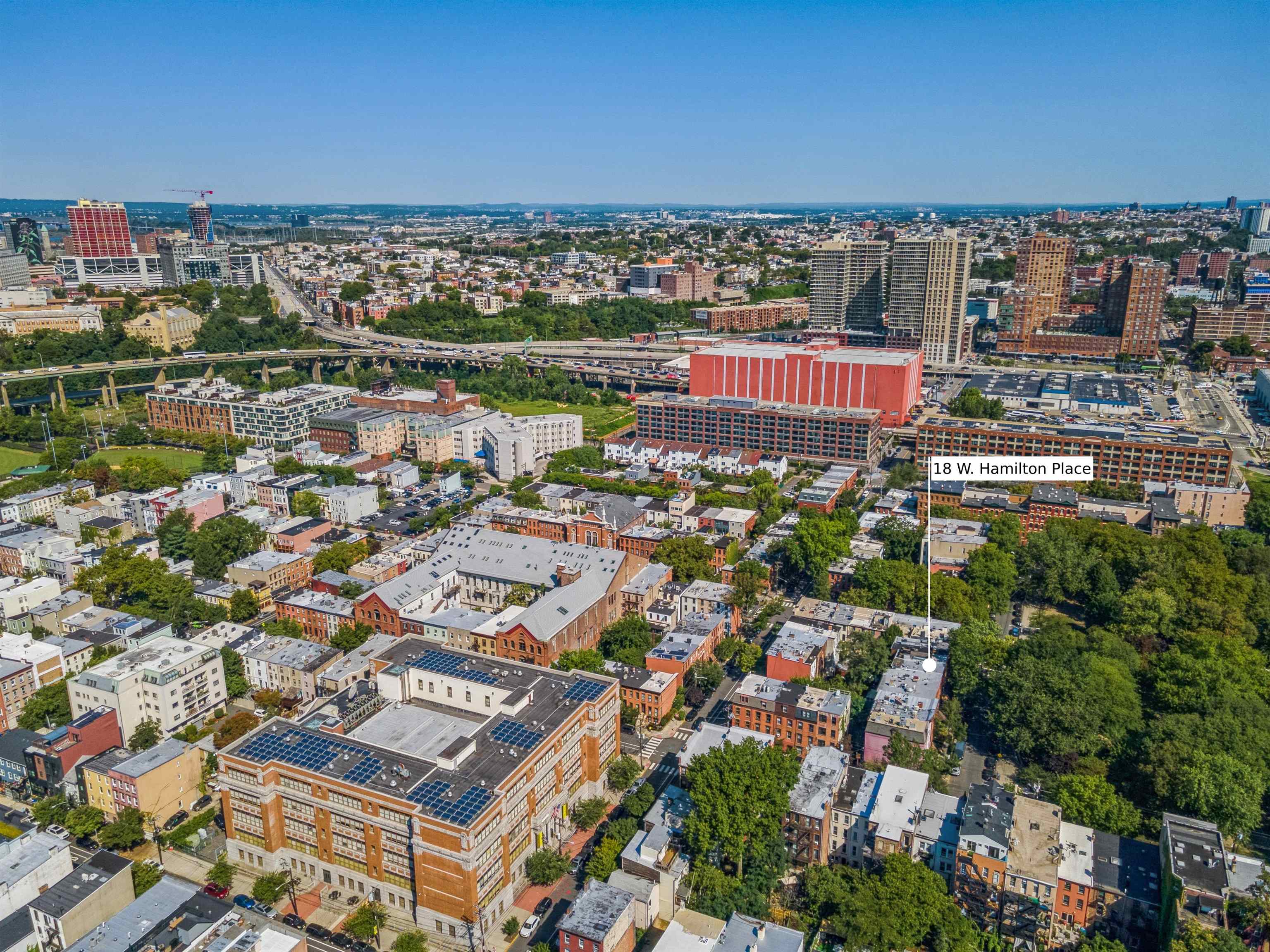 18 WEST HAMILTON PL