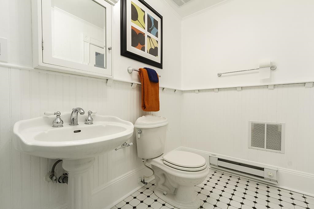 18 WEST HAMILTON PL