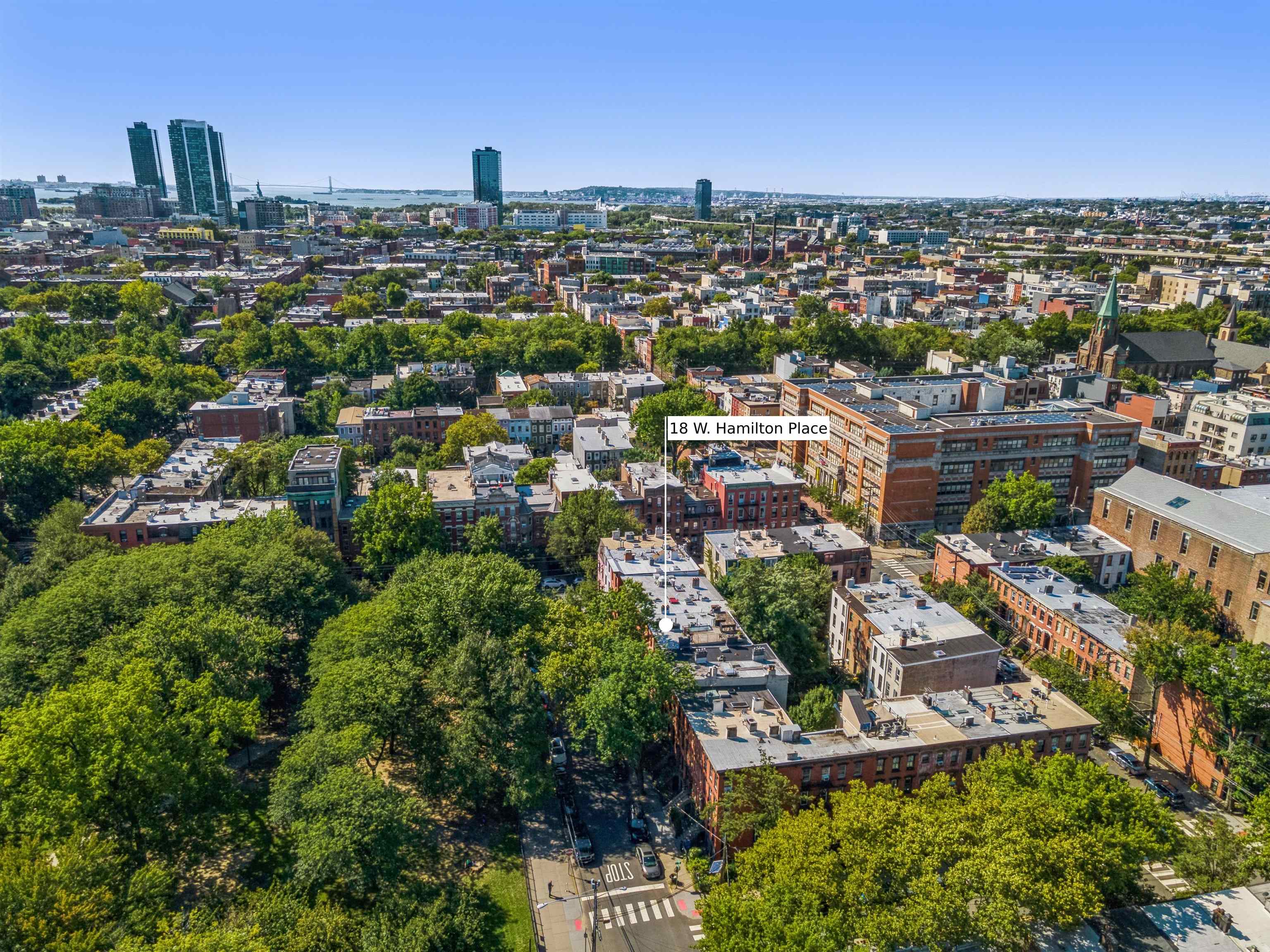 18 WEST HAMILTON PL