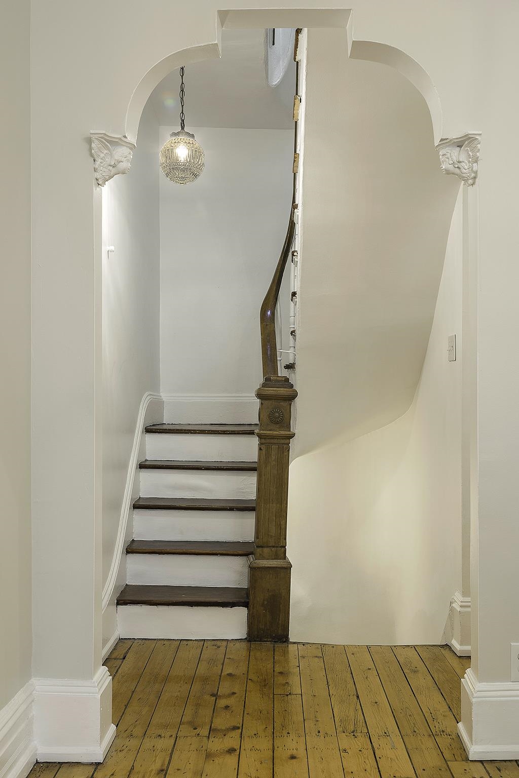 18 WEST HAMILTON PL