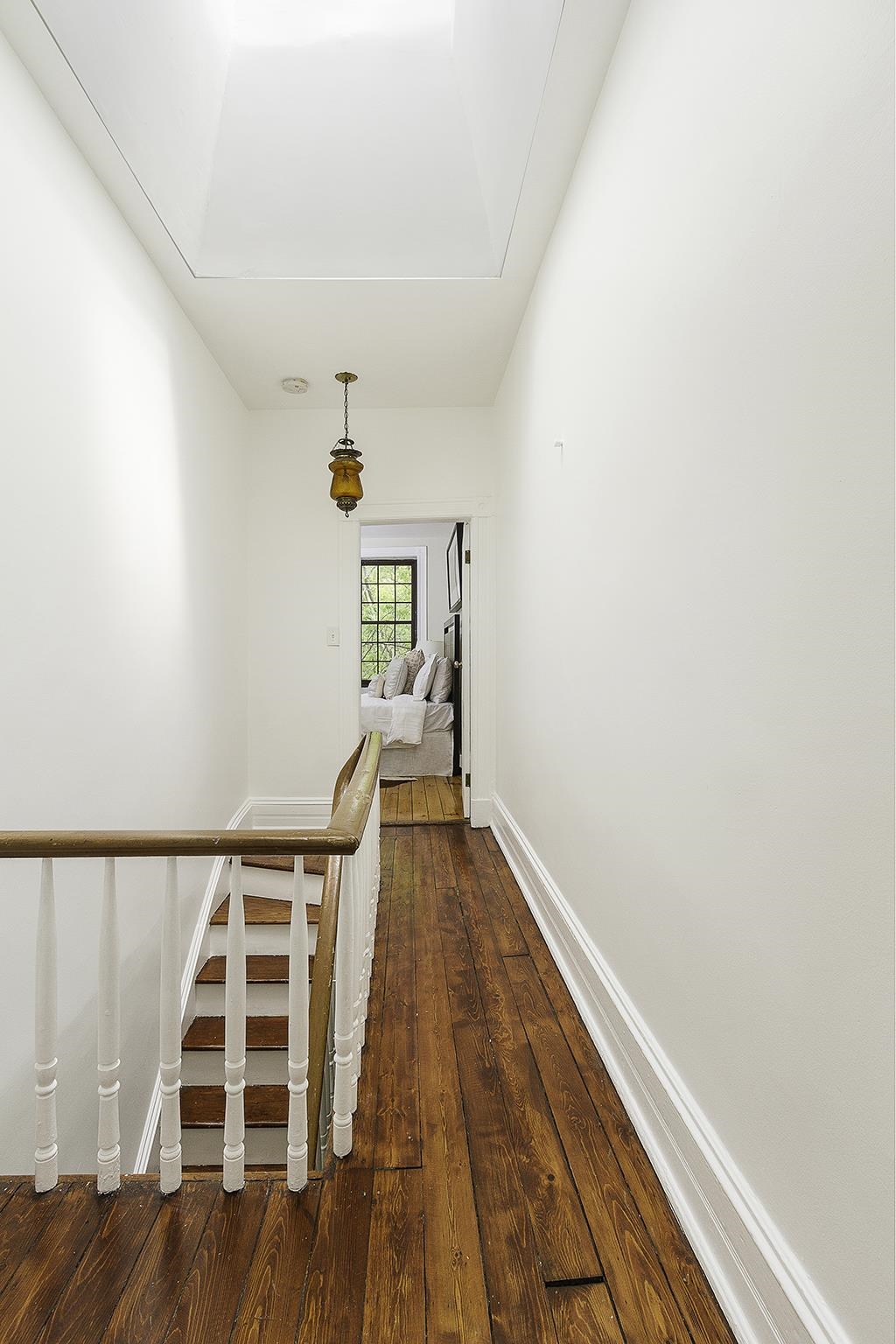 18 WEST HAMILTON PL