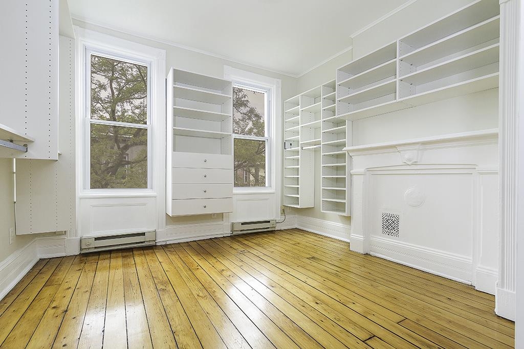 18 WEST HAMILTON PL