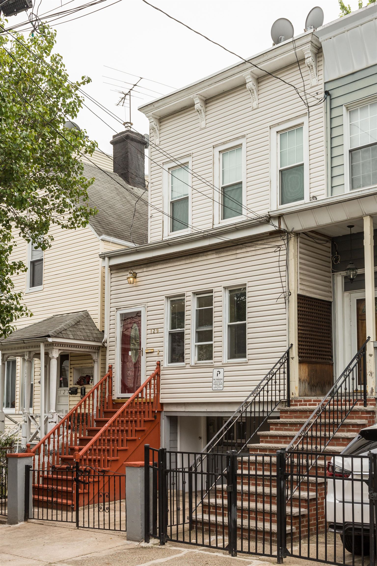 129 HUTTON ST