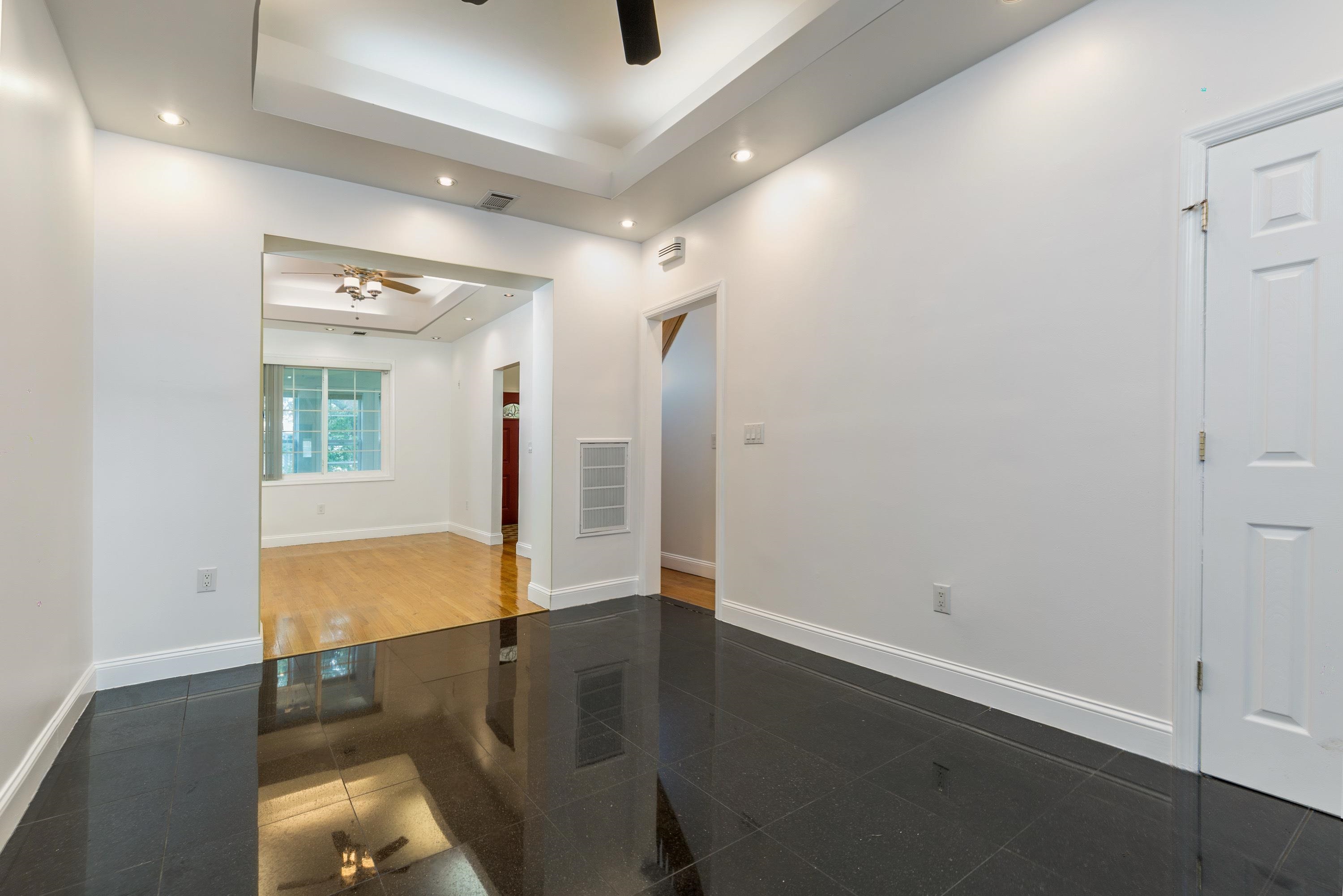 129 HUTTON ST