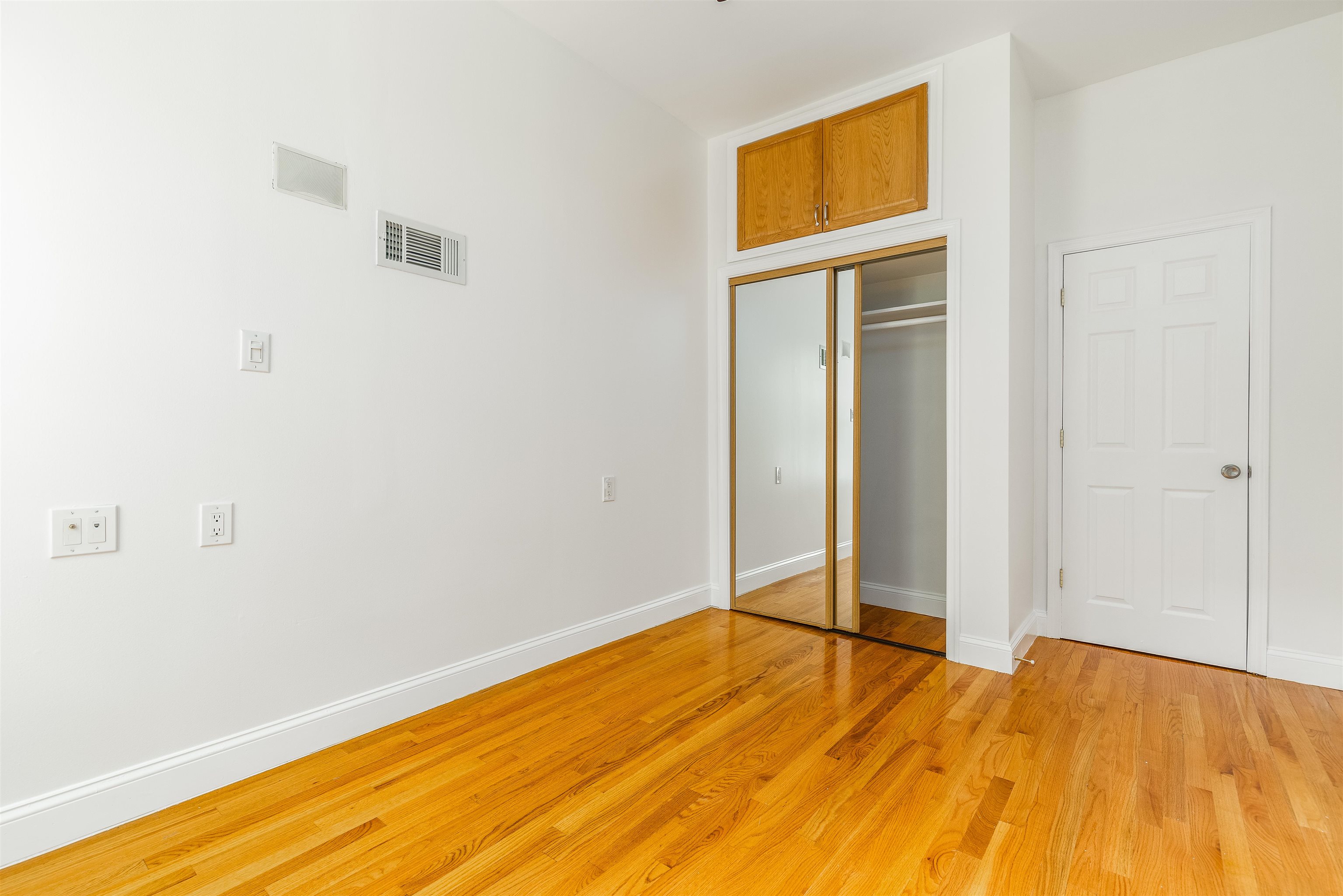 129 HUTTON ST