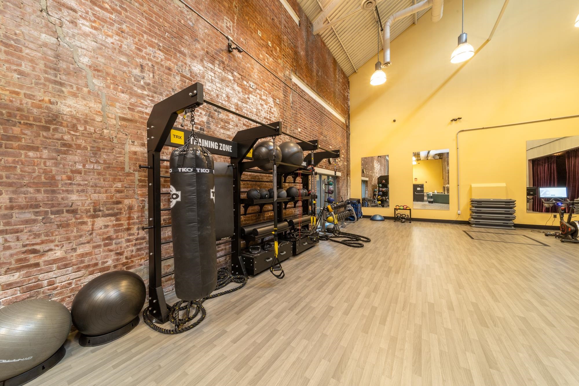 341 MONMOUTH ST Unit: 211D