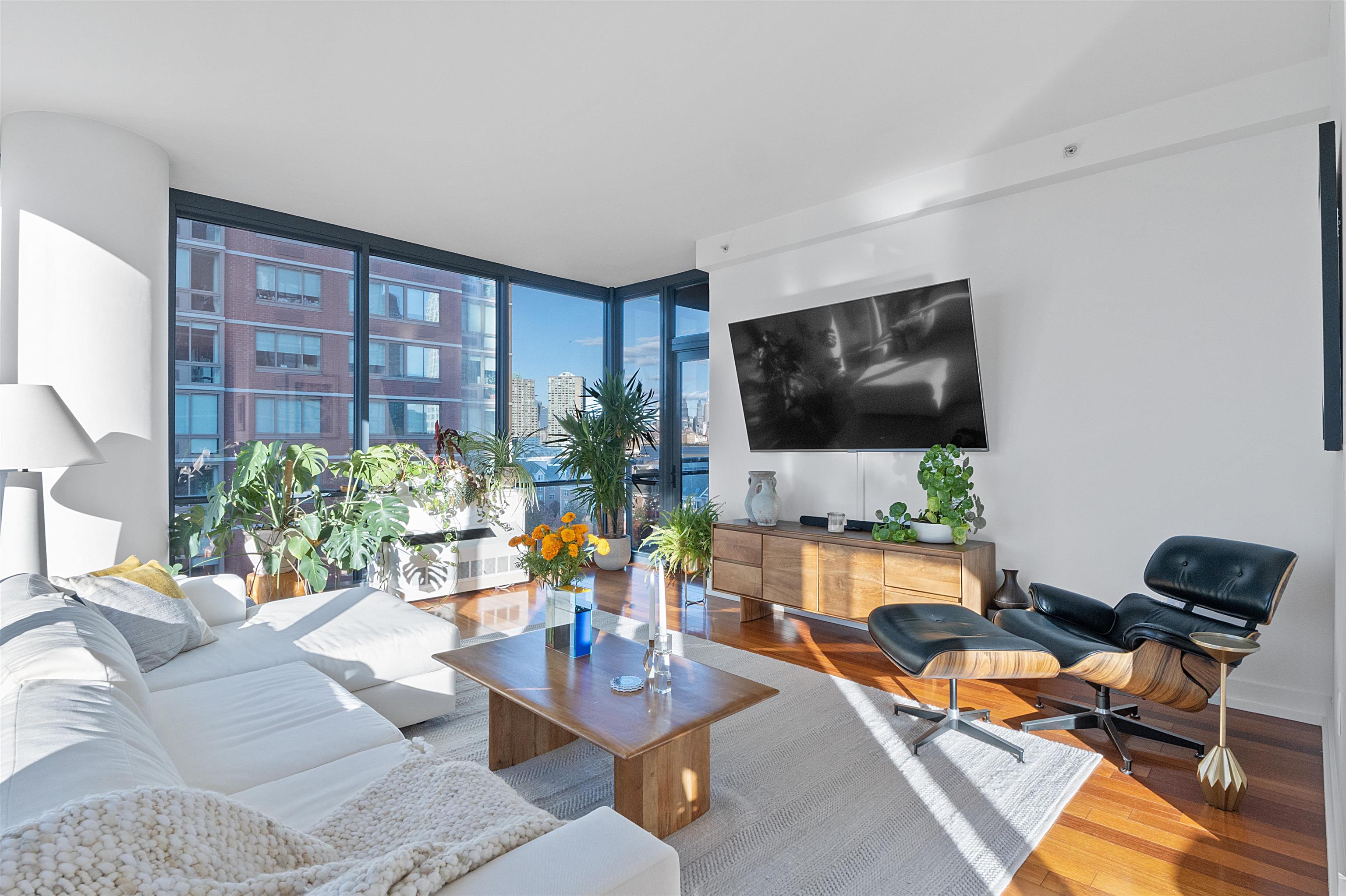 389 WASHINGTON ST Unit: 9E