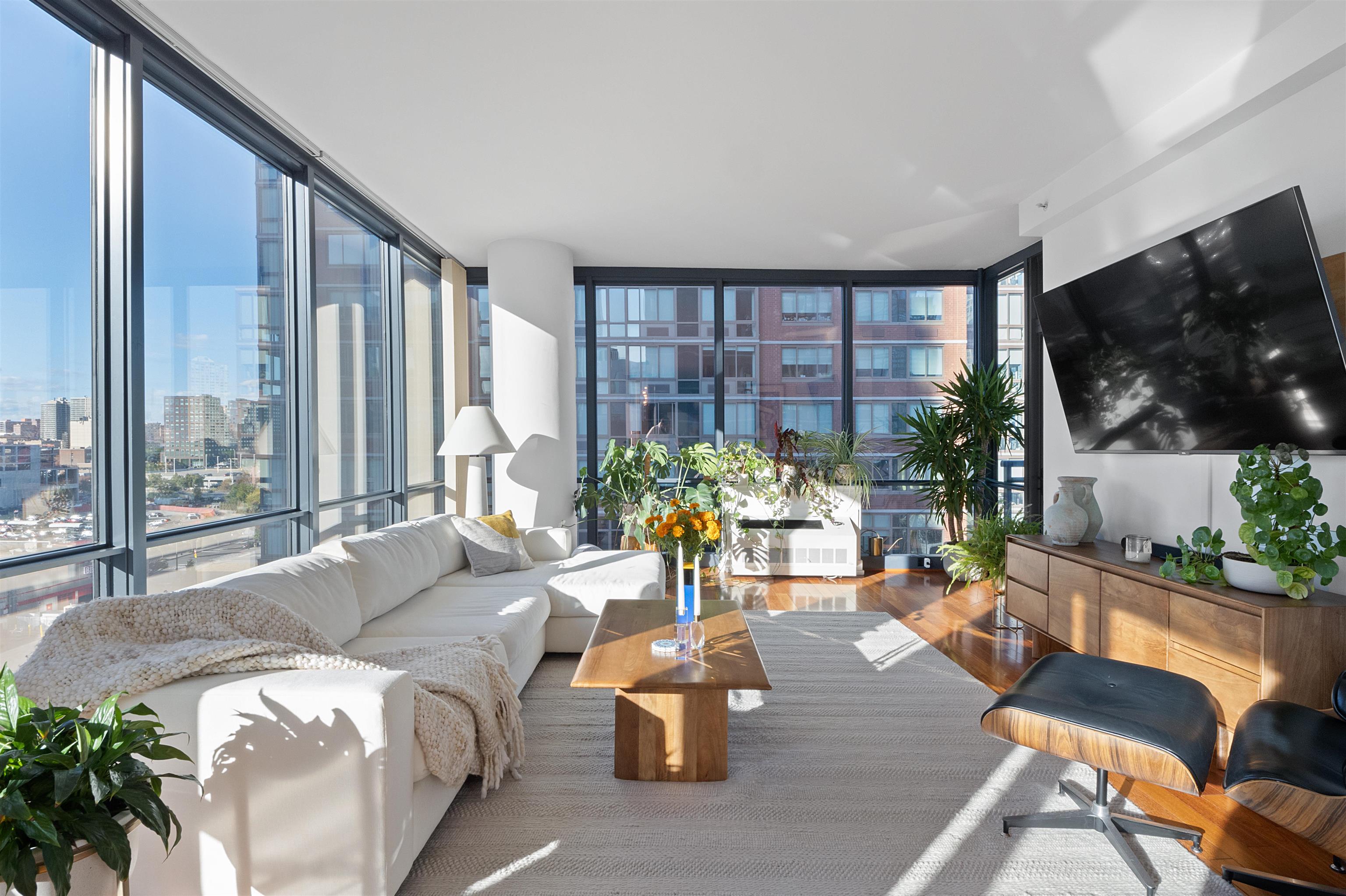 389 WASHINGTON ST Unit: 9E